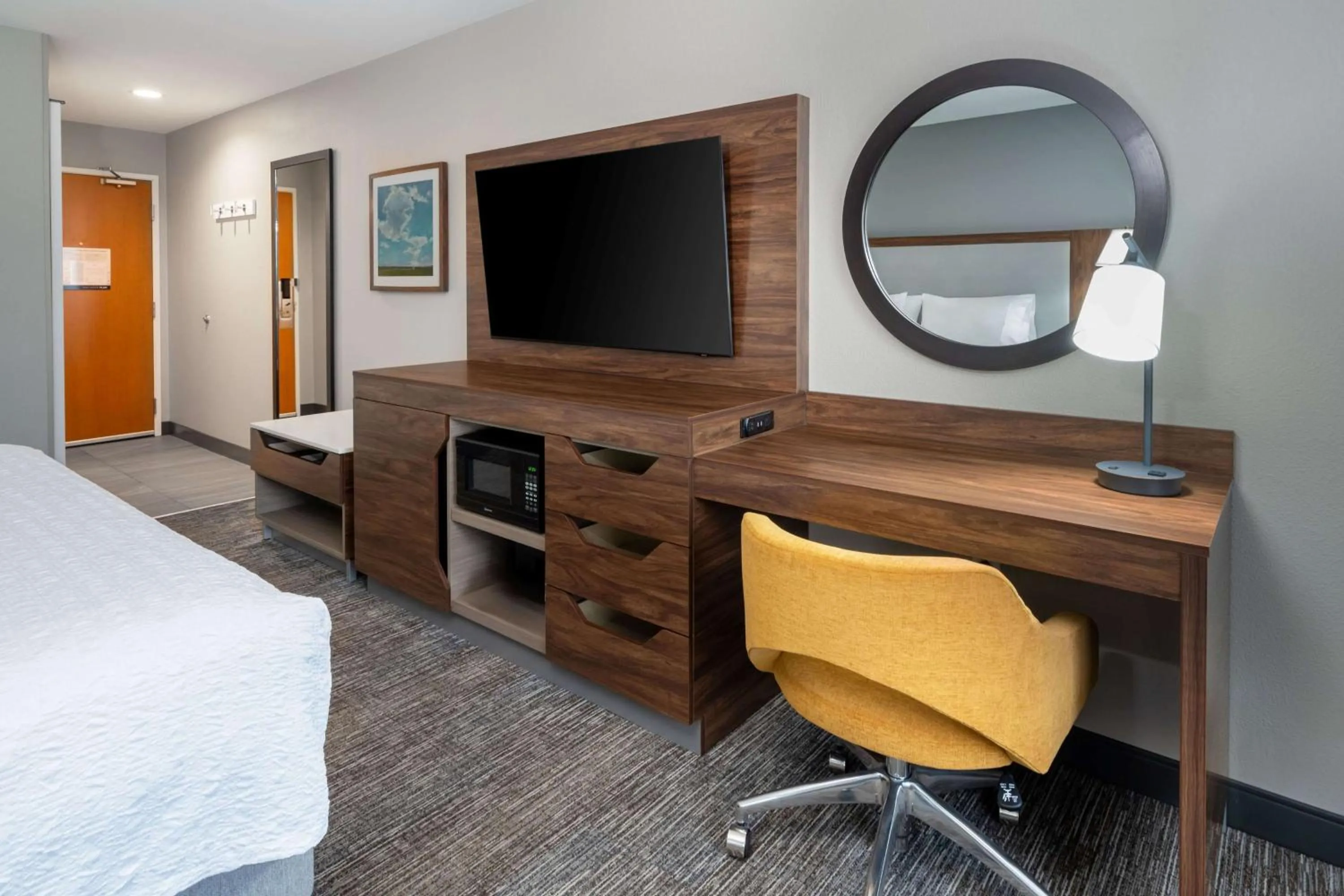 Bedroom, Bed in Hampton Inn Mitchell