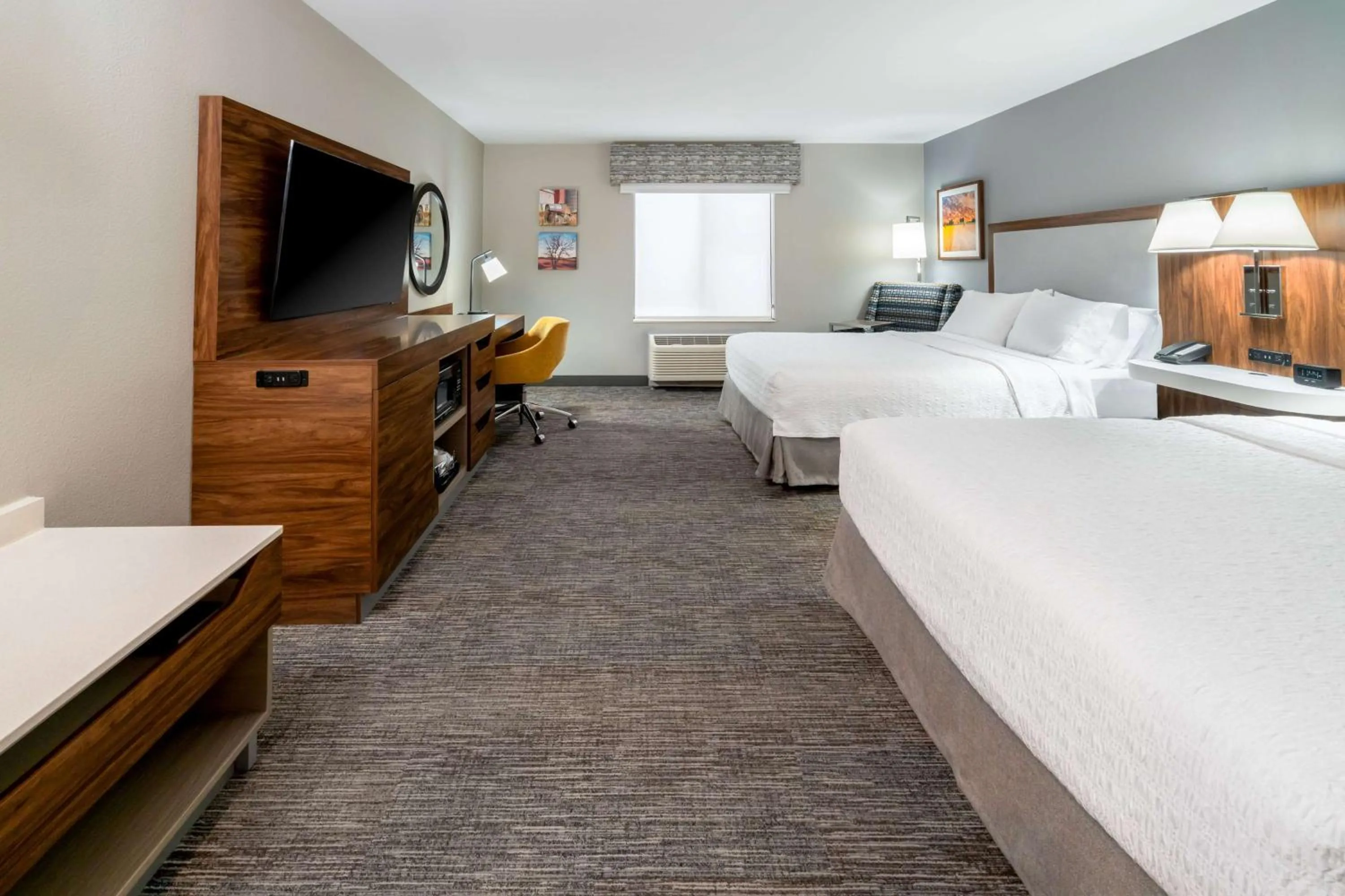 Bed in Hampton Inn Mitchell