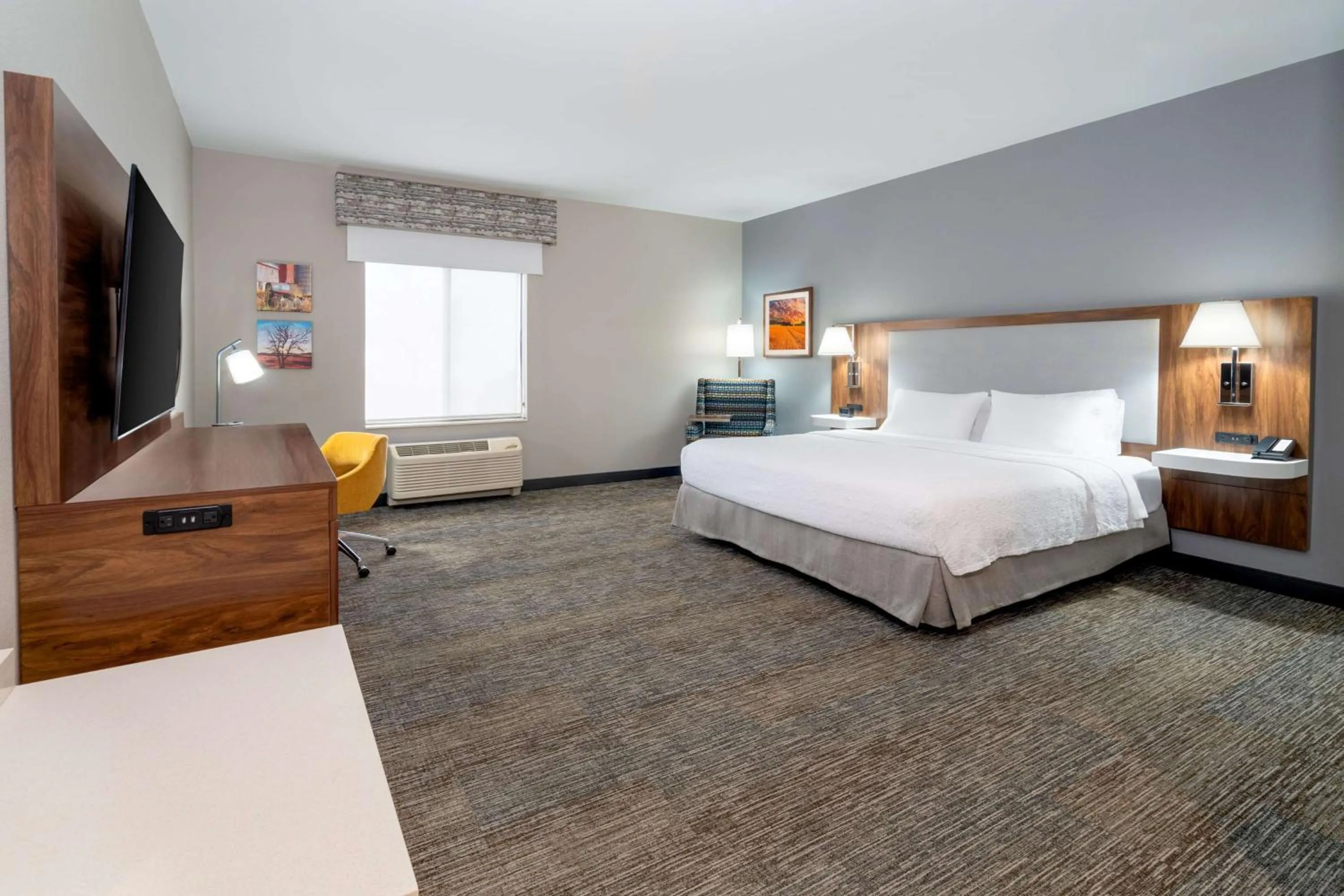 Bed in Hampton Inn Mitchell