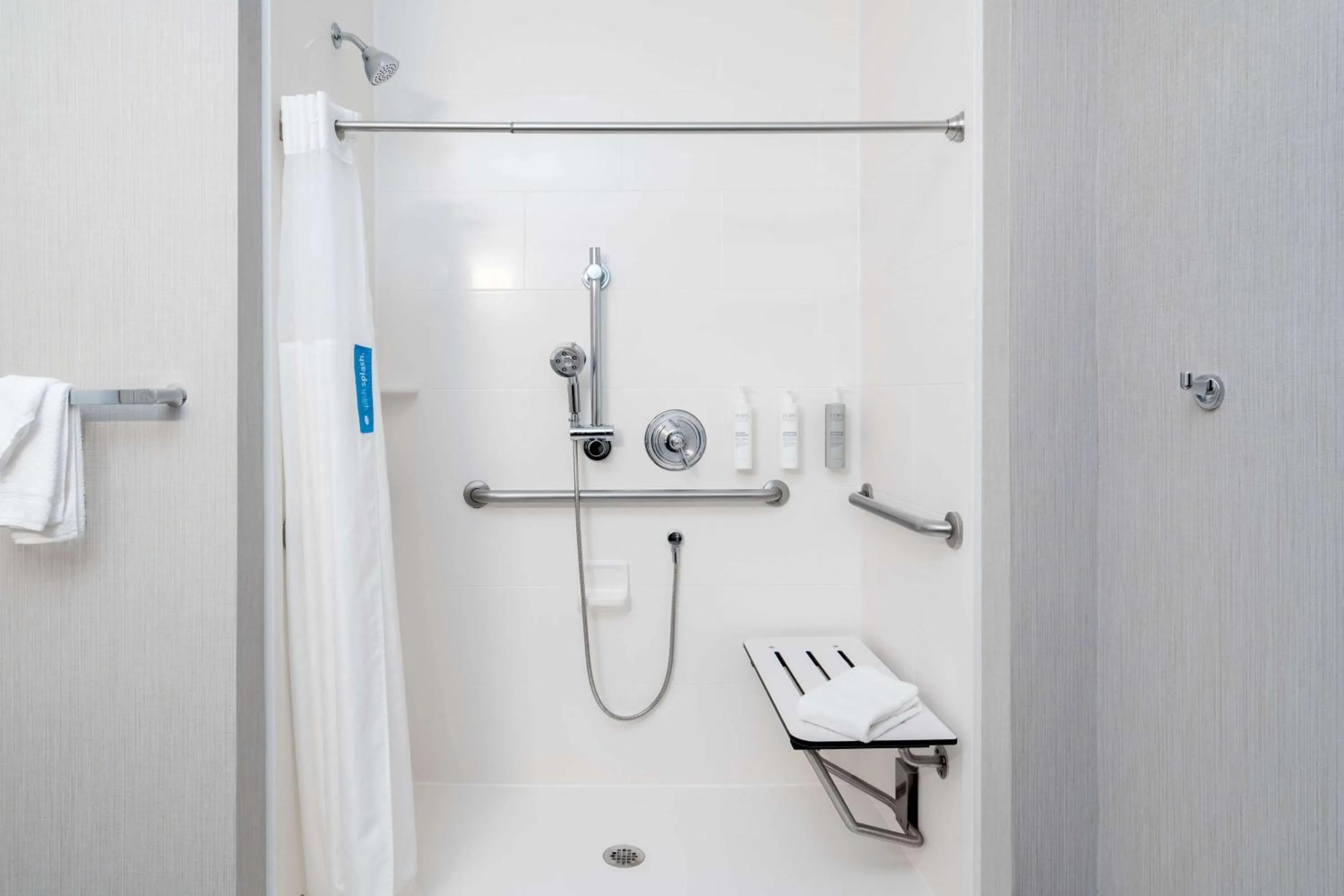 Bathroom in Hampton Inn Mitchell