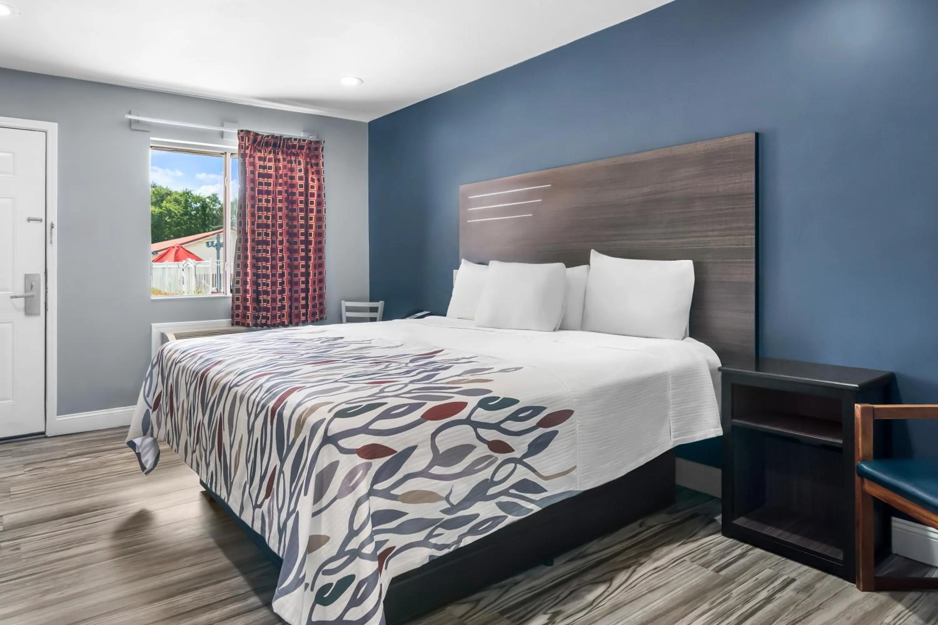 Bedroom, Bed in Americas Best Value Inn and Suites Siloam Springs