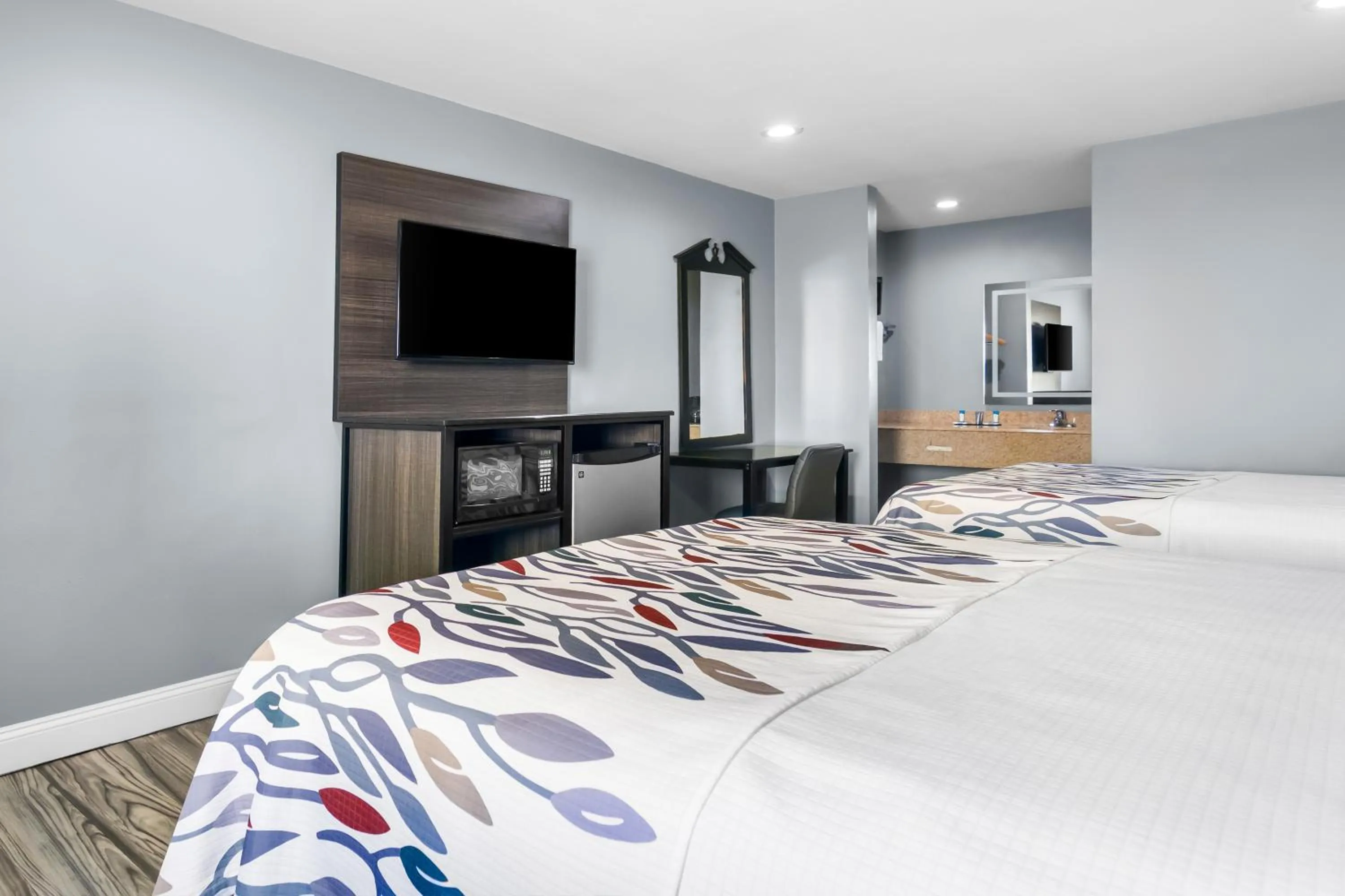 TV and multimedia, Bed in Americas Best Value Inn and Suites Siloam Springs