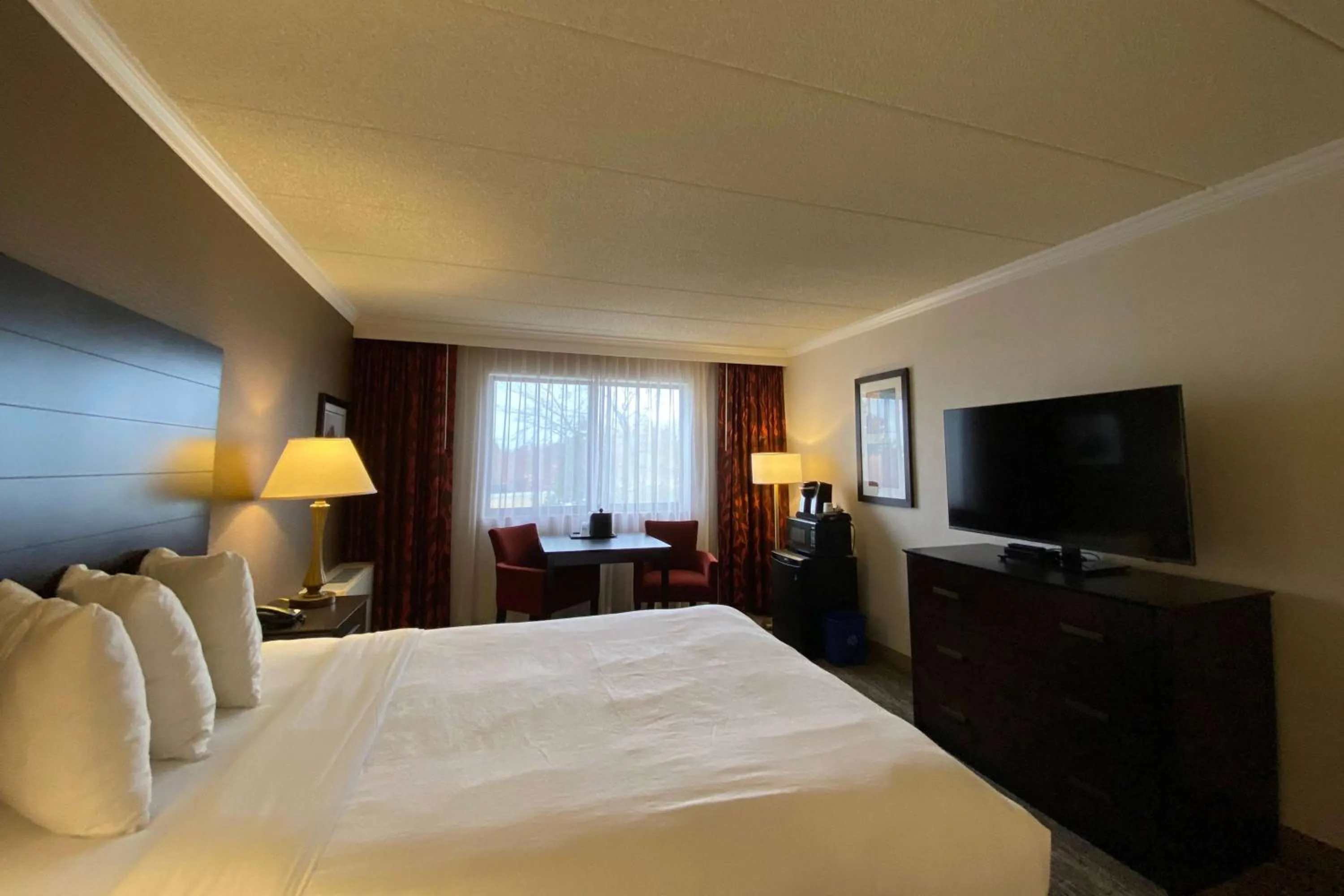 Photo of the whole room, Bed in Wyndham Minneapolis South Burnsville