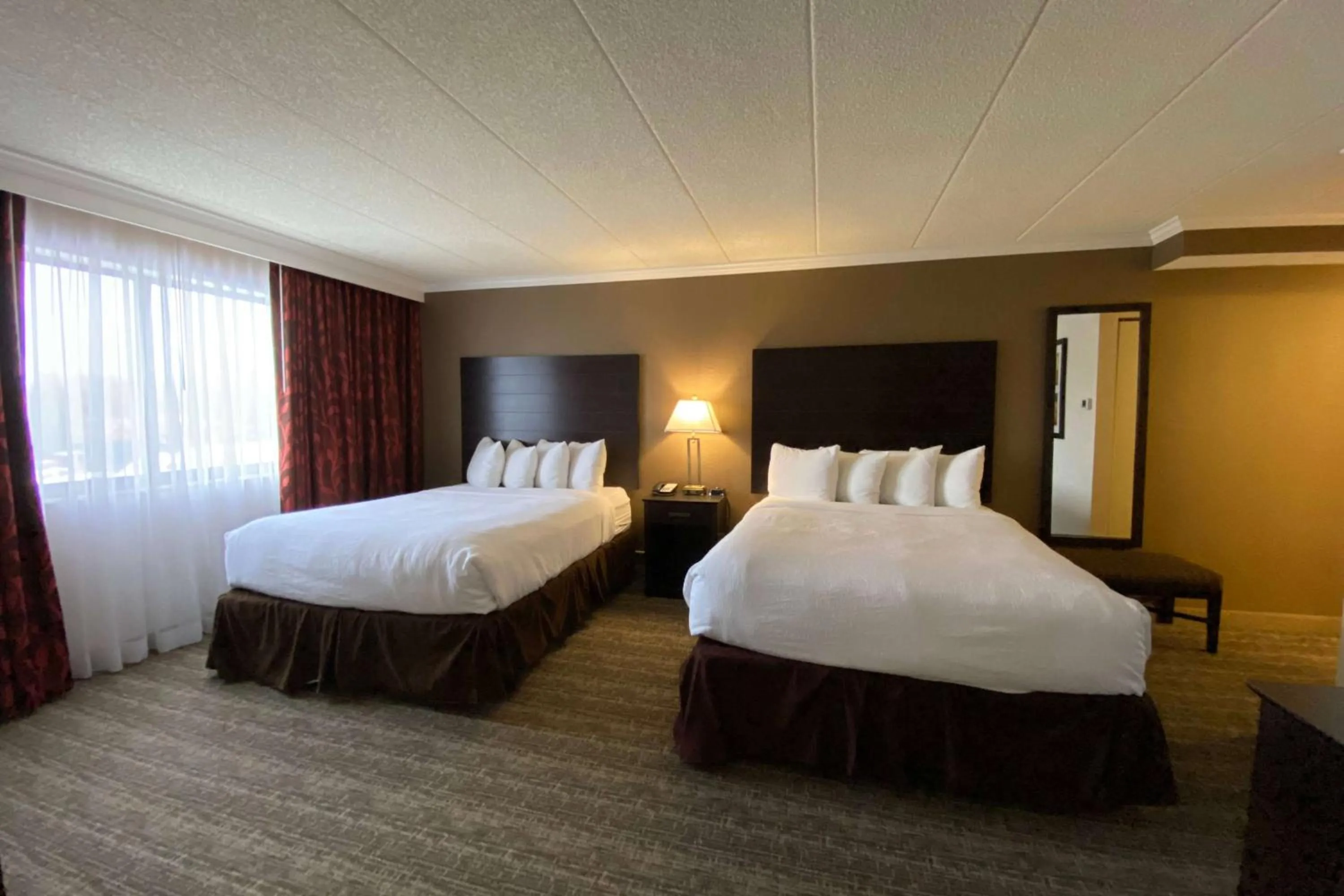 Photo of the whole room, Bed in Wyndham Minneapolis South Burnsville