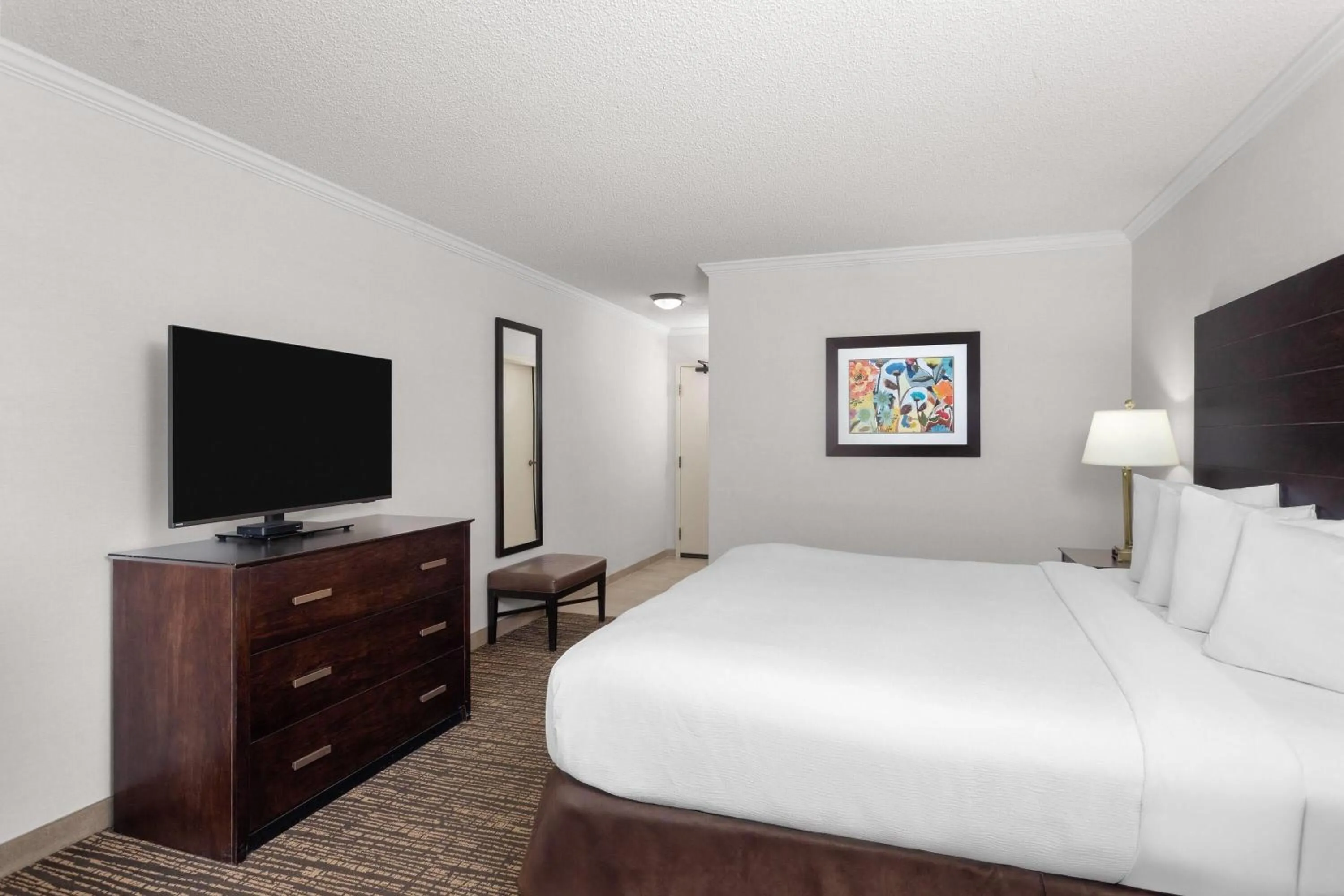 Photo of the whole room, Bed in Wyndham Minneapolis South Burnsville