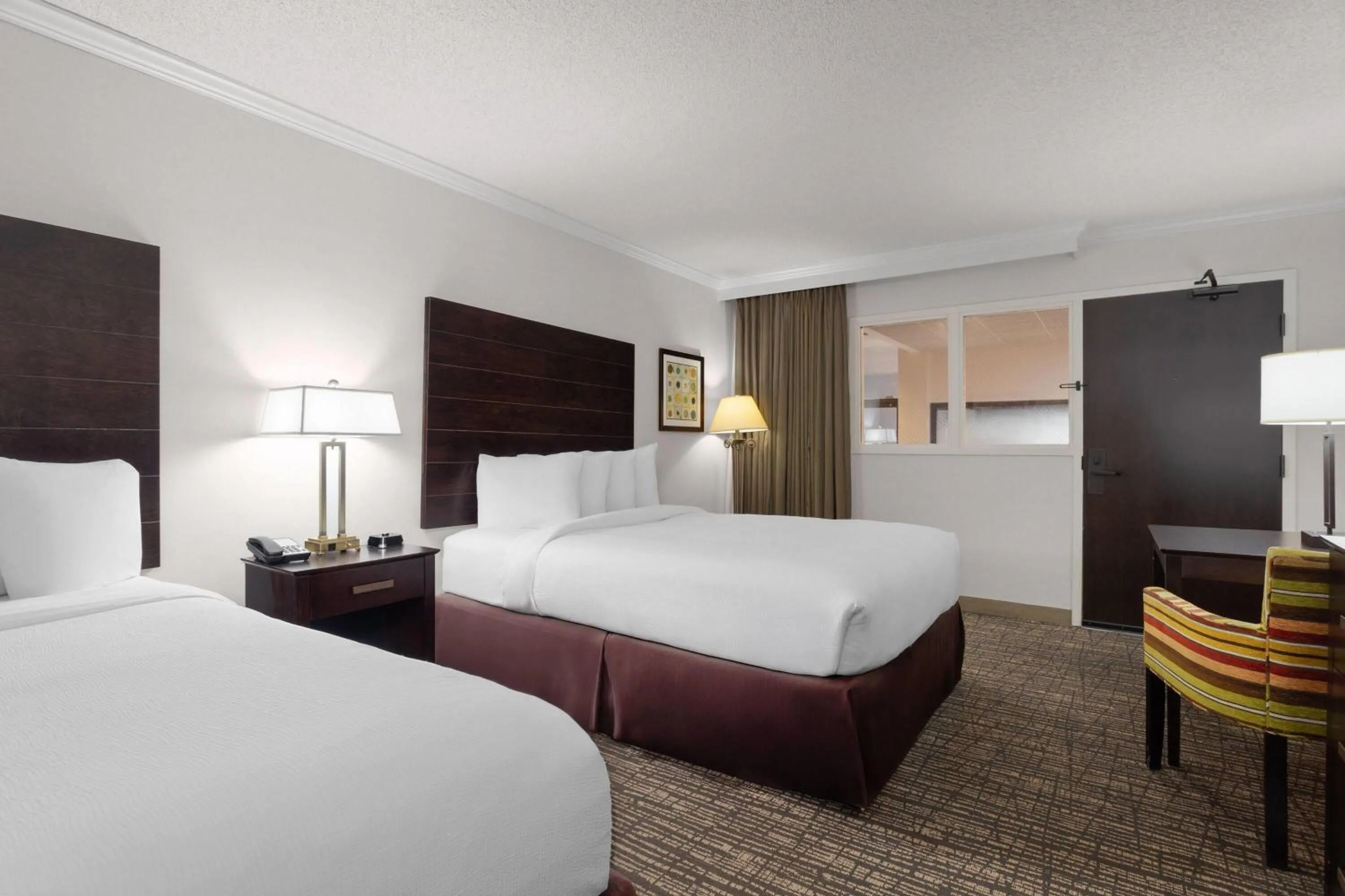 Photo of the whole room, Bed in Wyndham Minneapolis South Burnsville