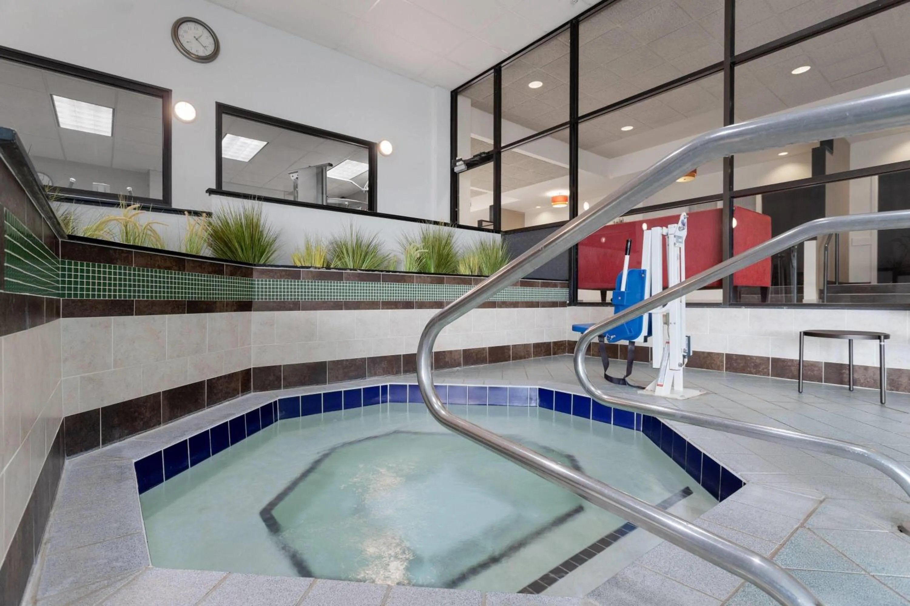 Hot Tub in Wyndham Minneapolis South Burnsville