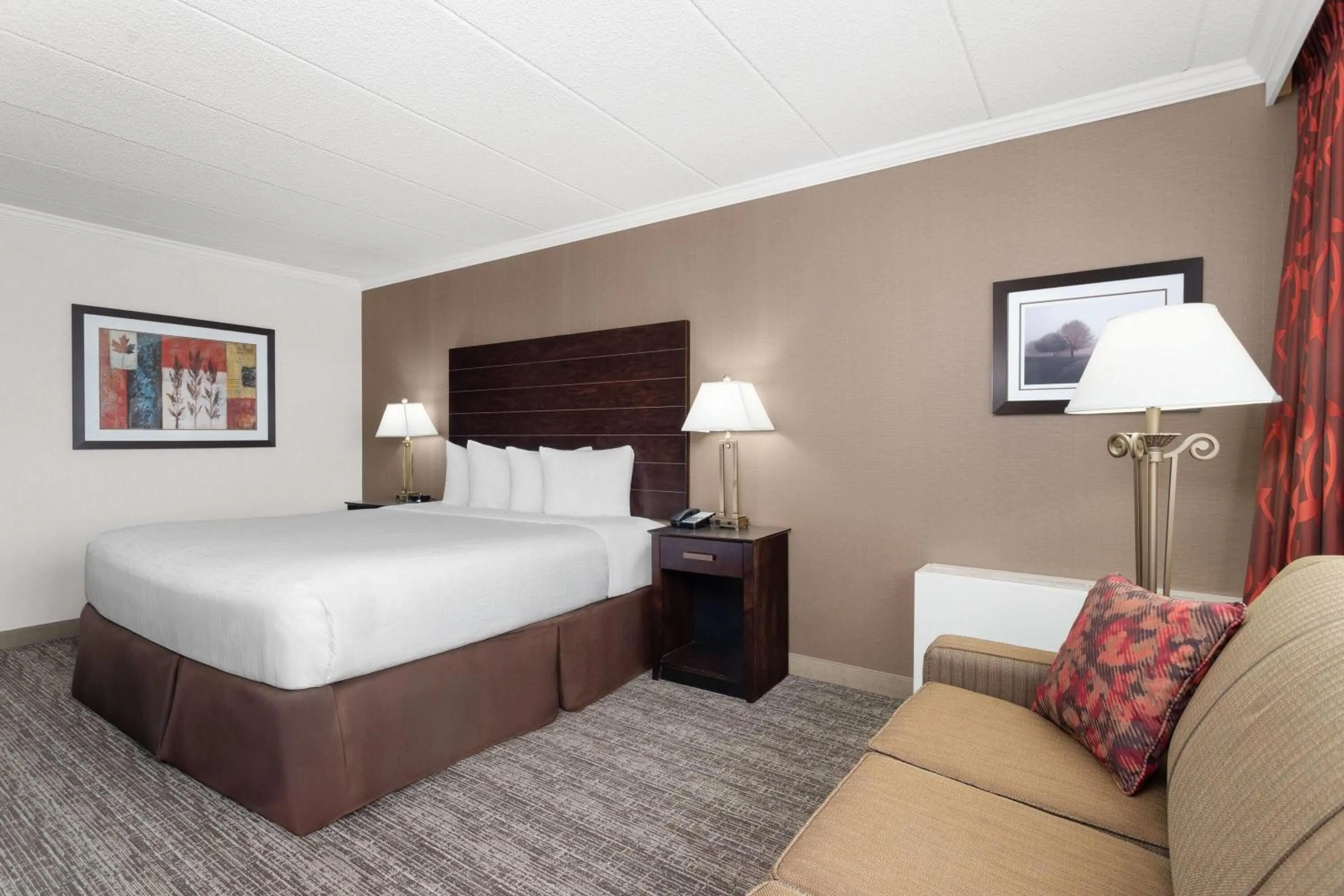 Photo of the whole room, Bed in Wyndham Minneapolis South Burnsville