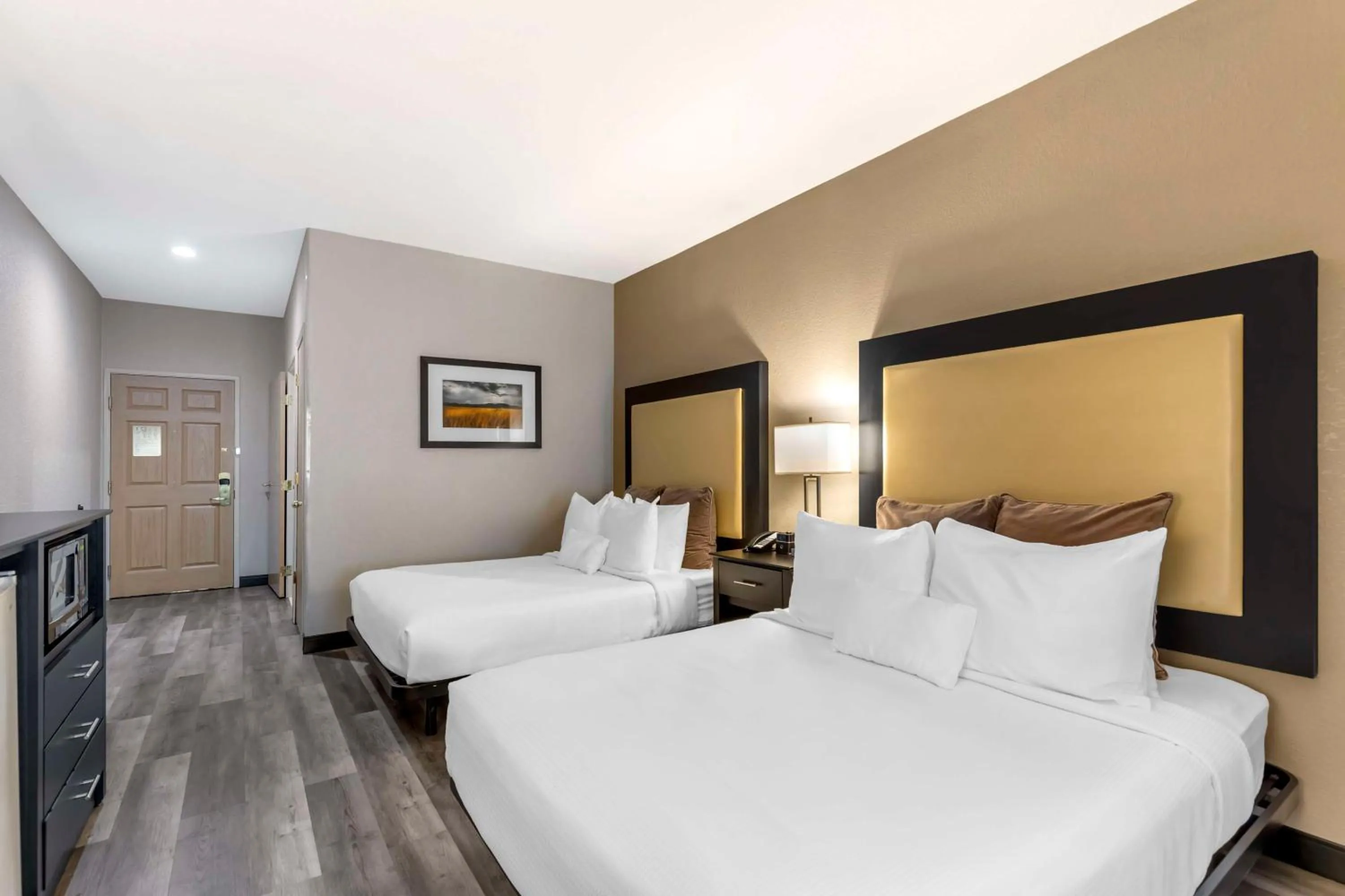 Bedroom, Bed in Best Western Plus Des Moines West Inn & Suites