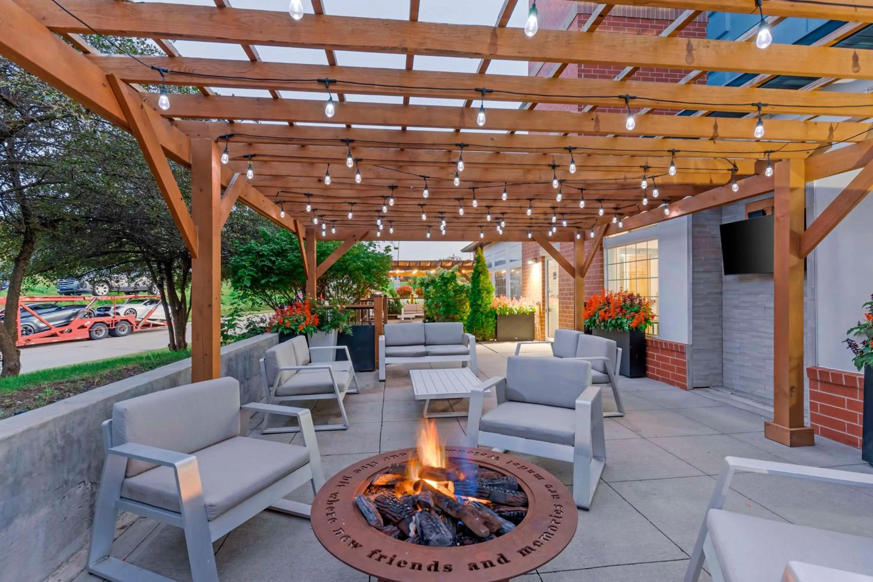 Property building in Best Western Plus Des Moines West Inn & Suites