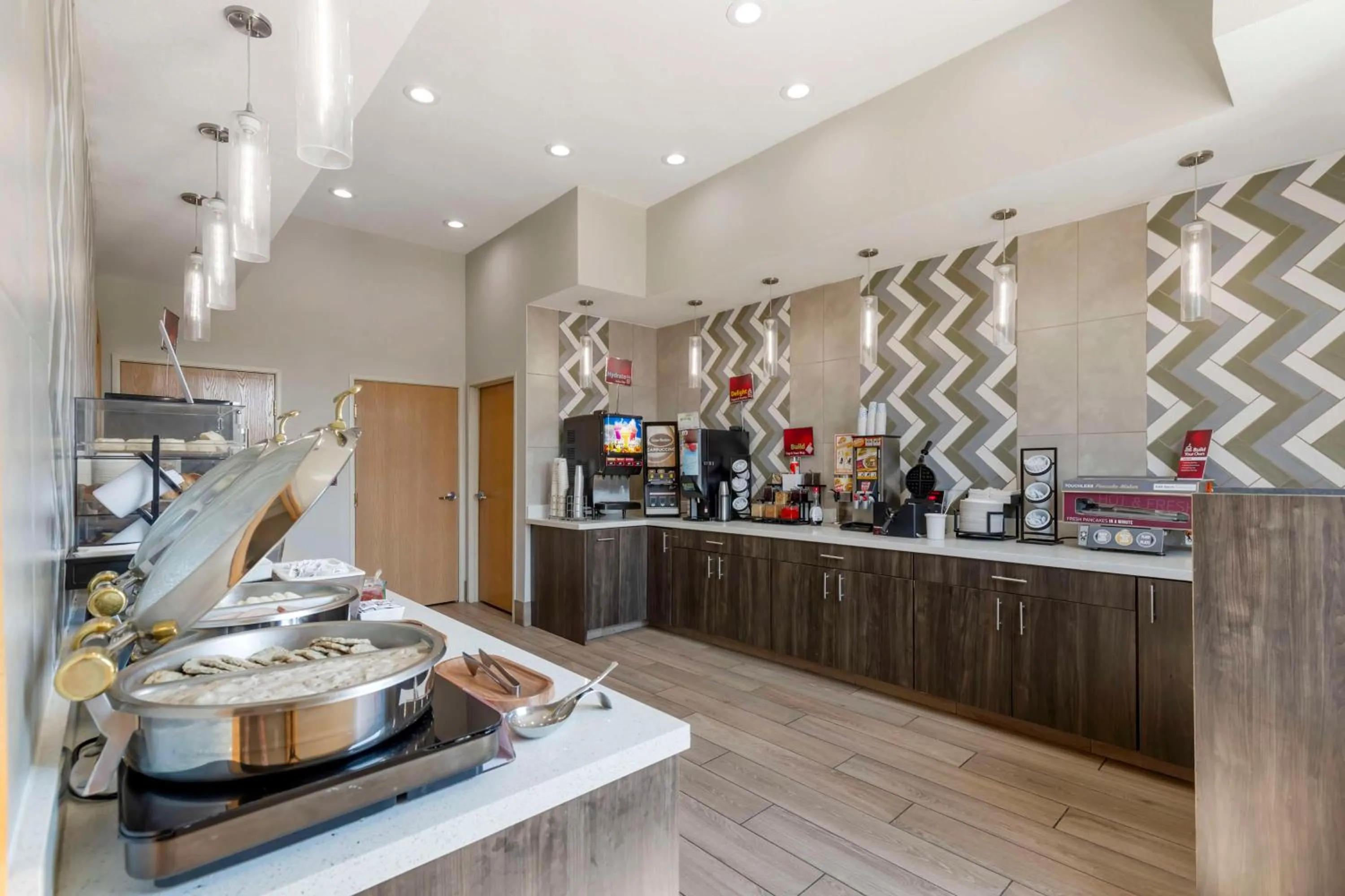 Breakfast in Best Western Plus Des Moines West Inn & Suites