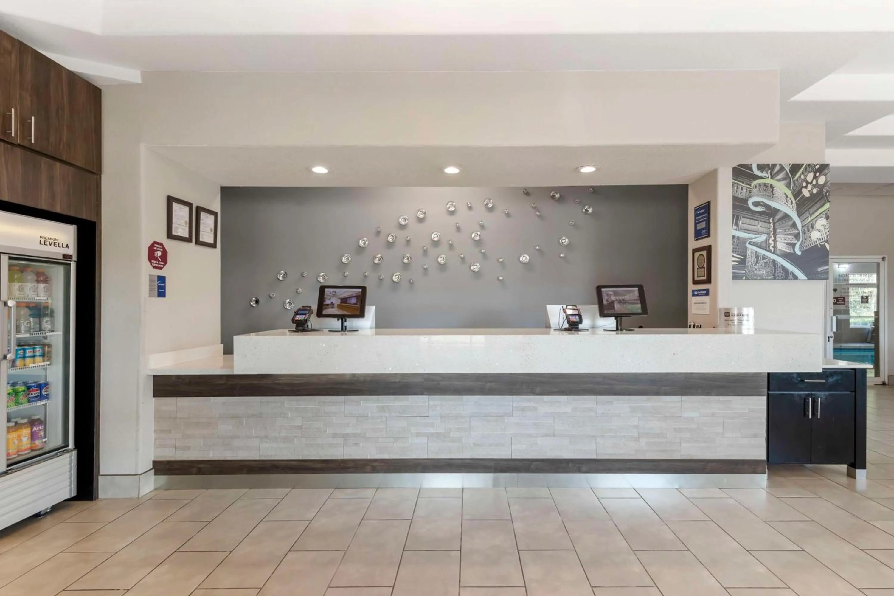 Lobby or reception in Best Western Plus Des Moines West Inn & Suites