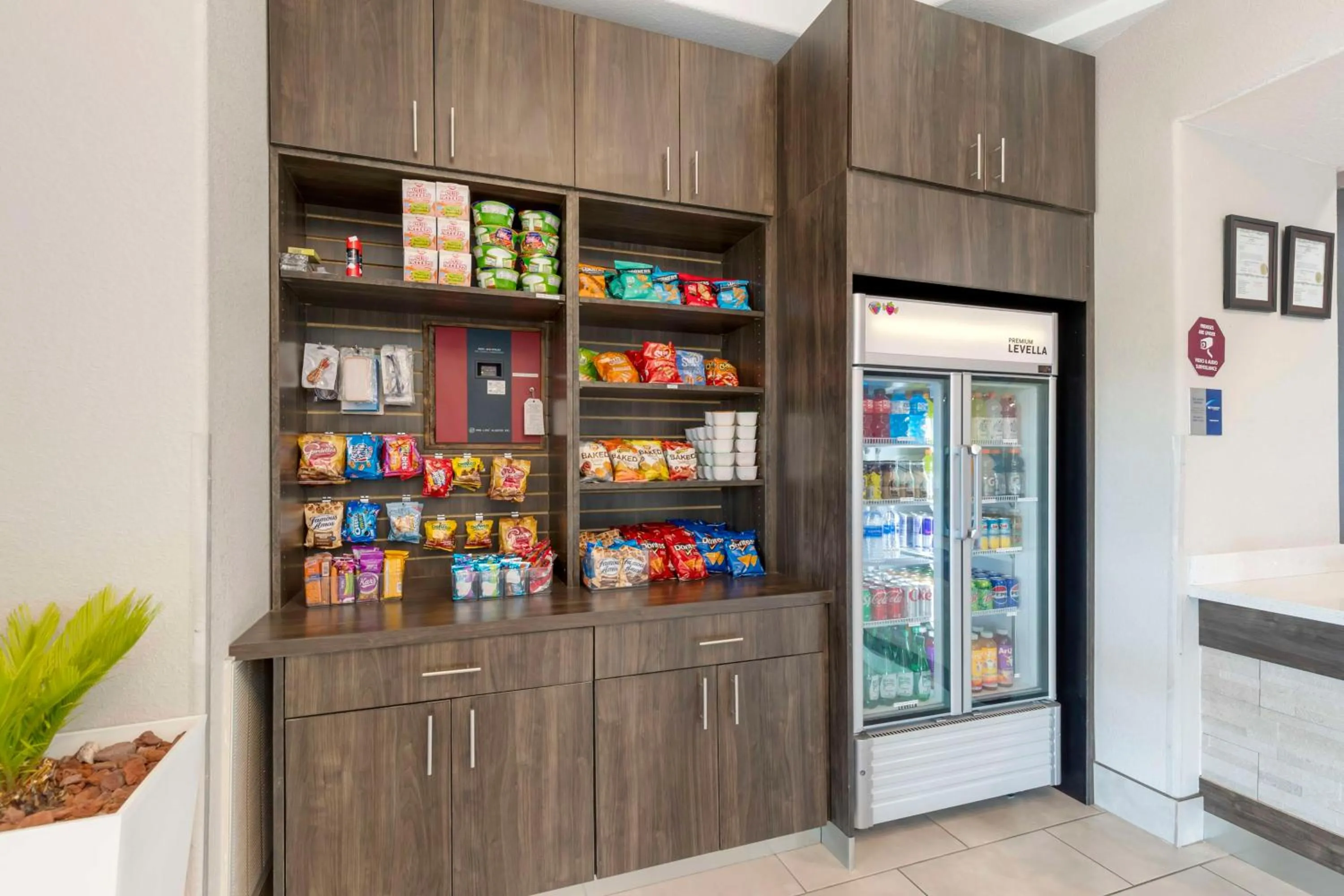 Property building in Best Western Plus Des Moines West Inn & Suites