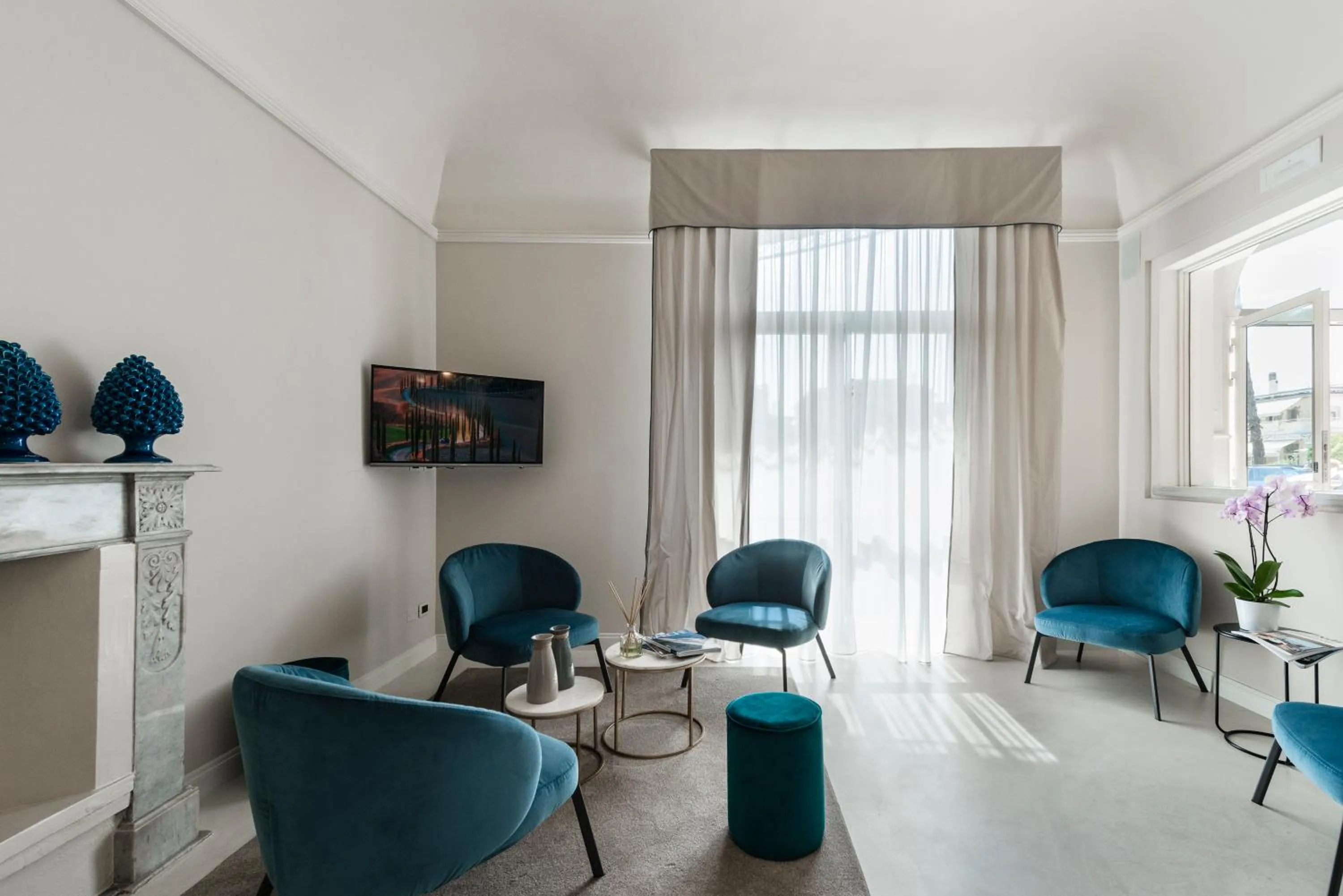 TV and multimedia in Hotel London