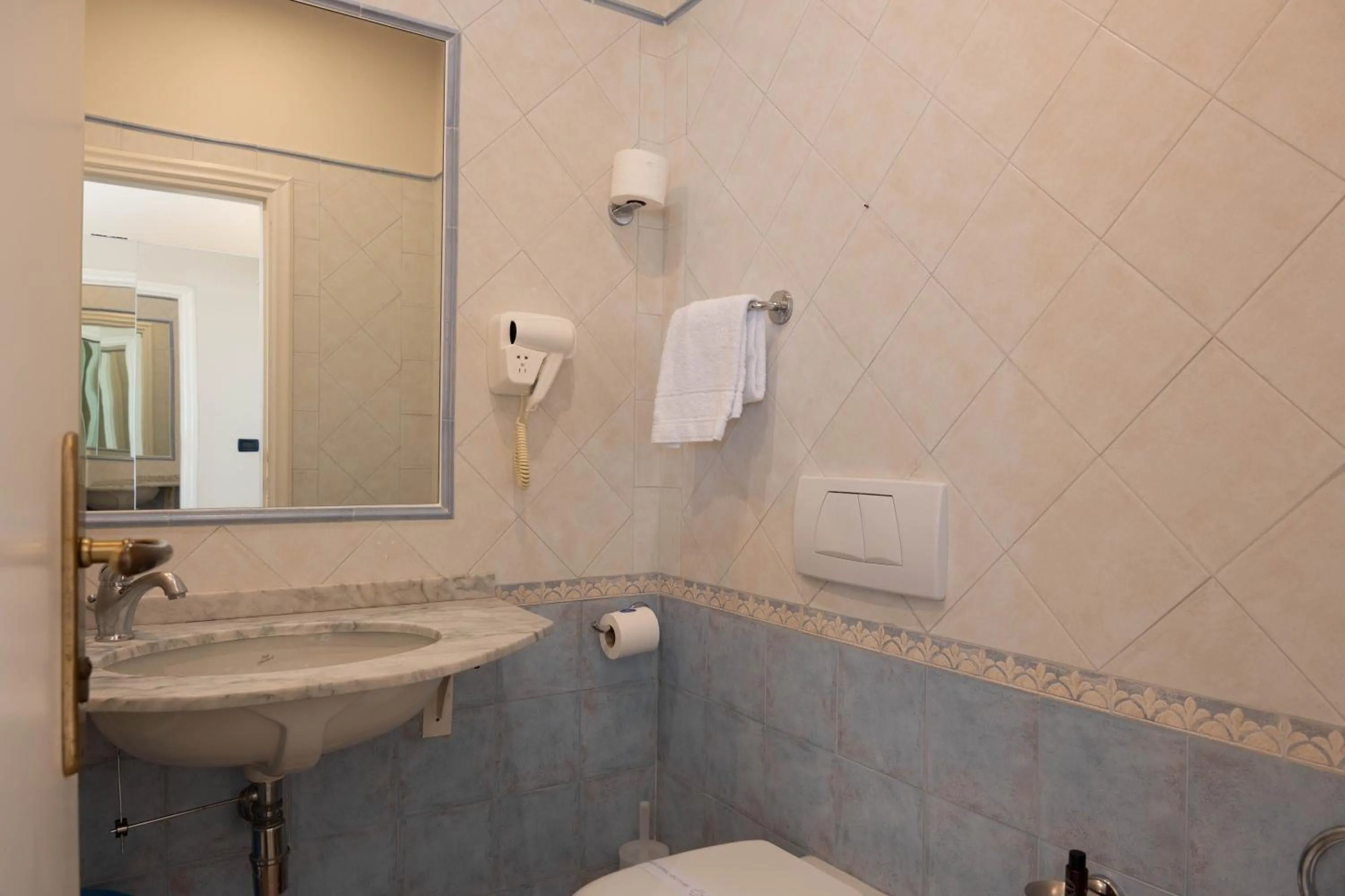 Bathroom in Hotel London