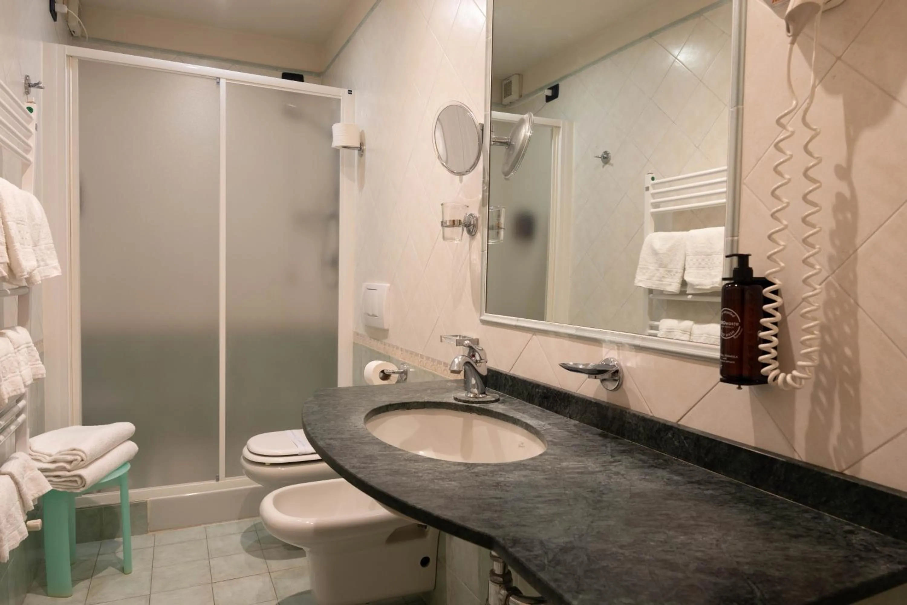 Shower in Hotel London