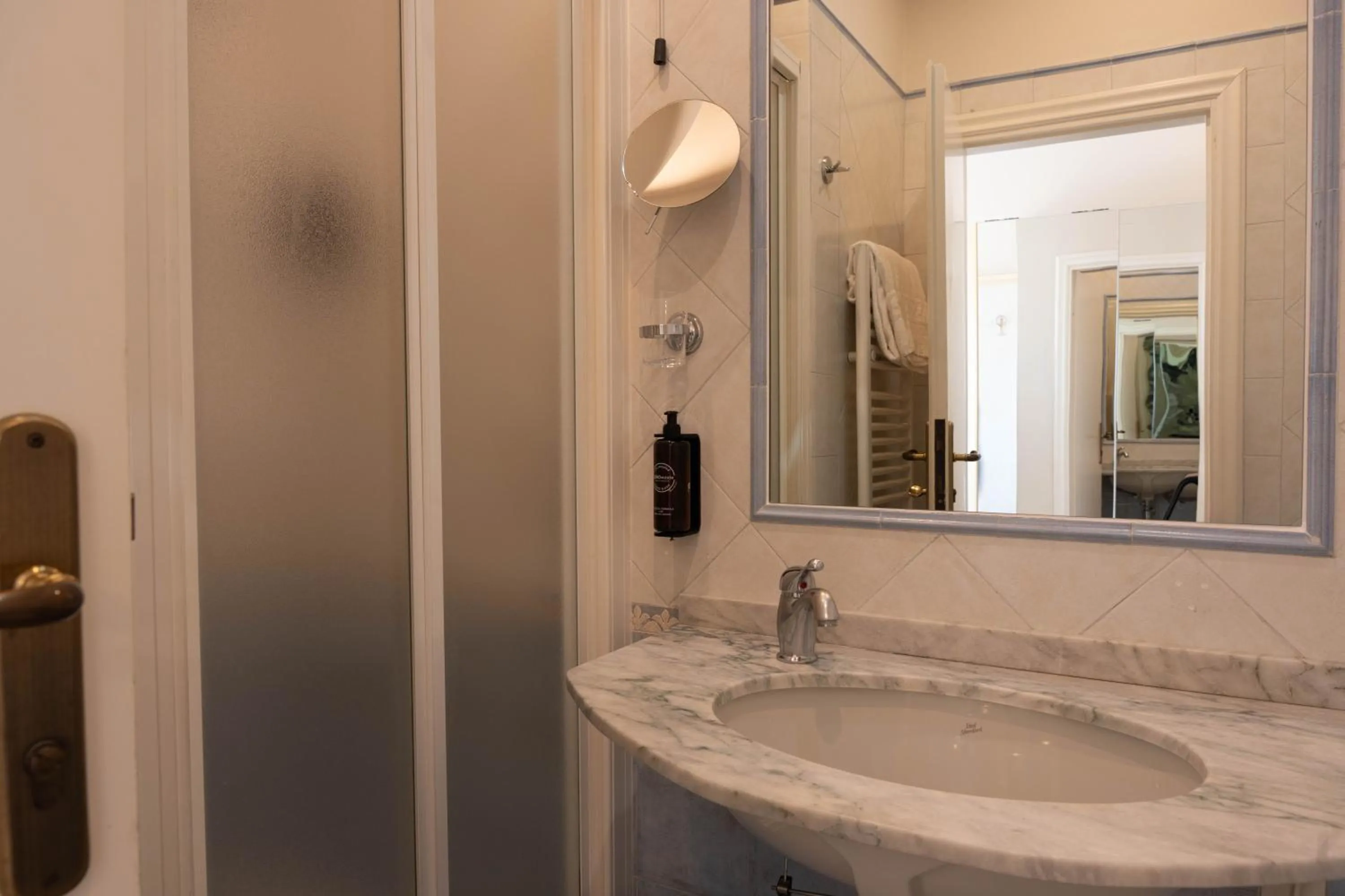 Bathroom in Hotel London