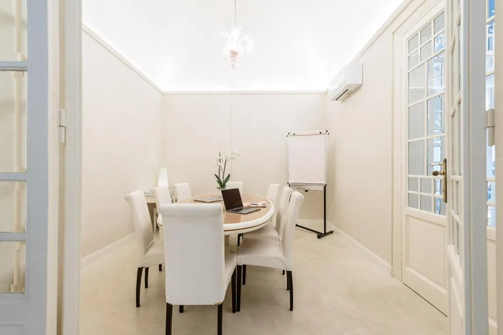 Seating area in Hotel London