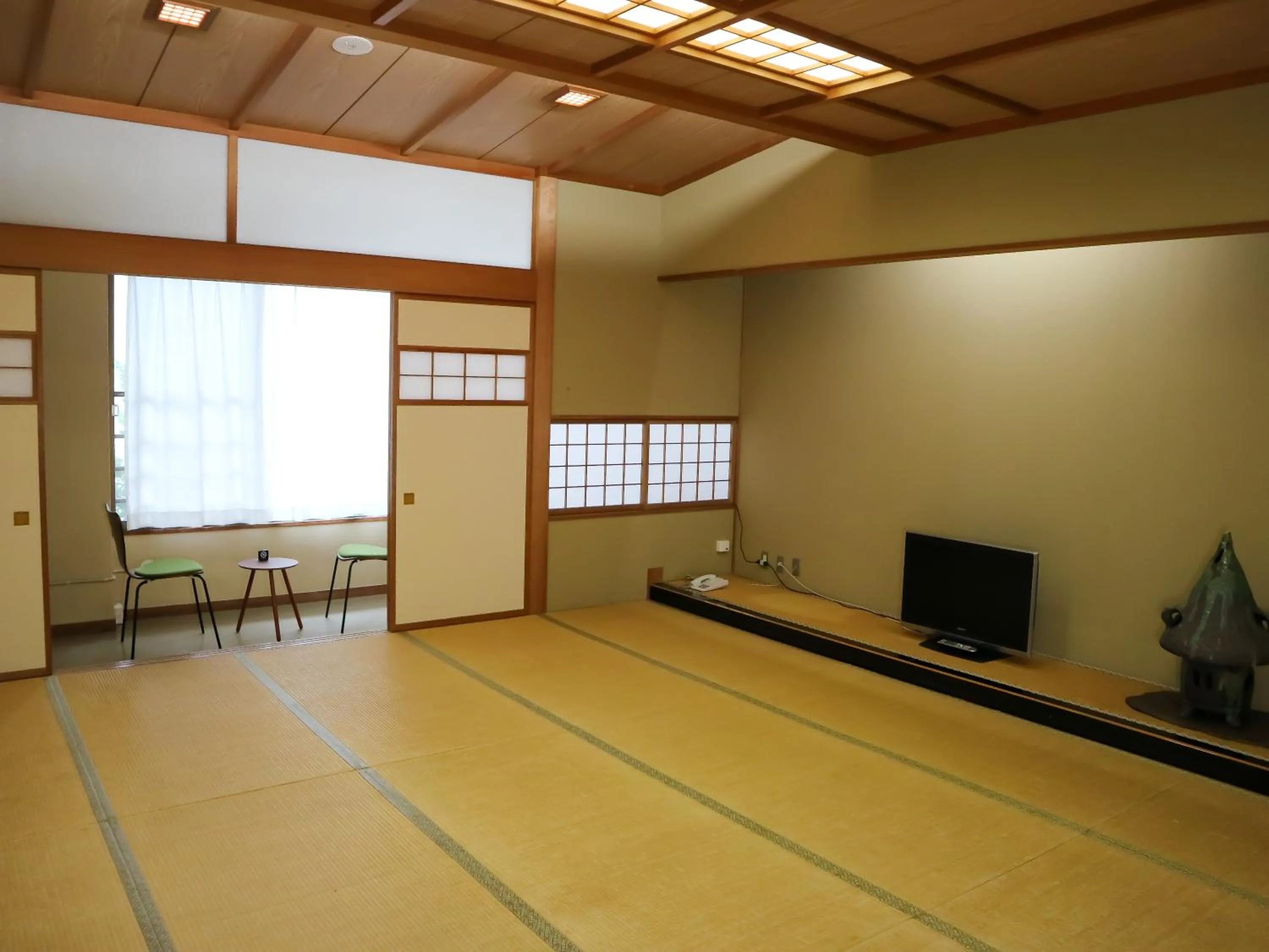 Photo of the whole room in Bozanso