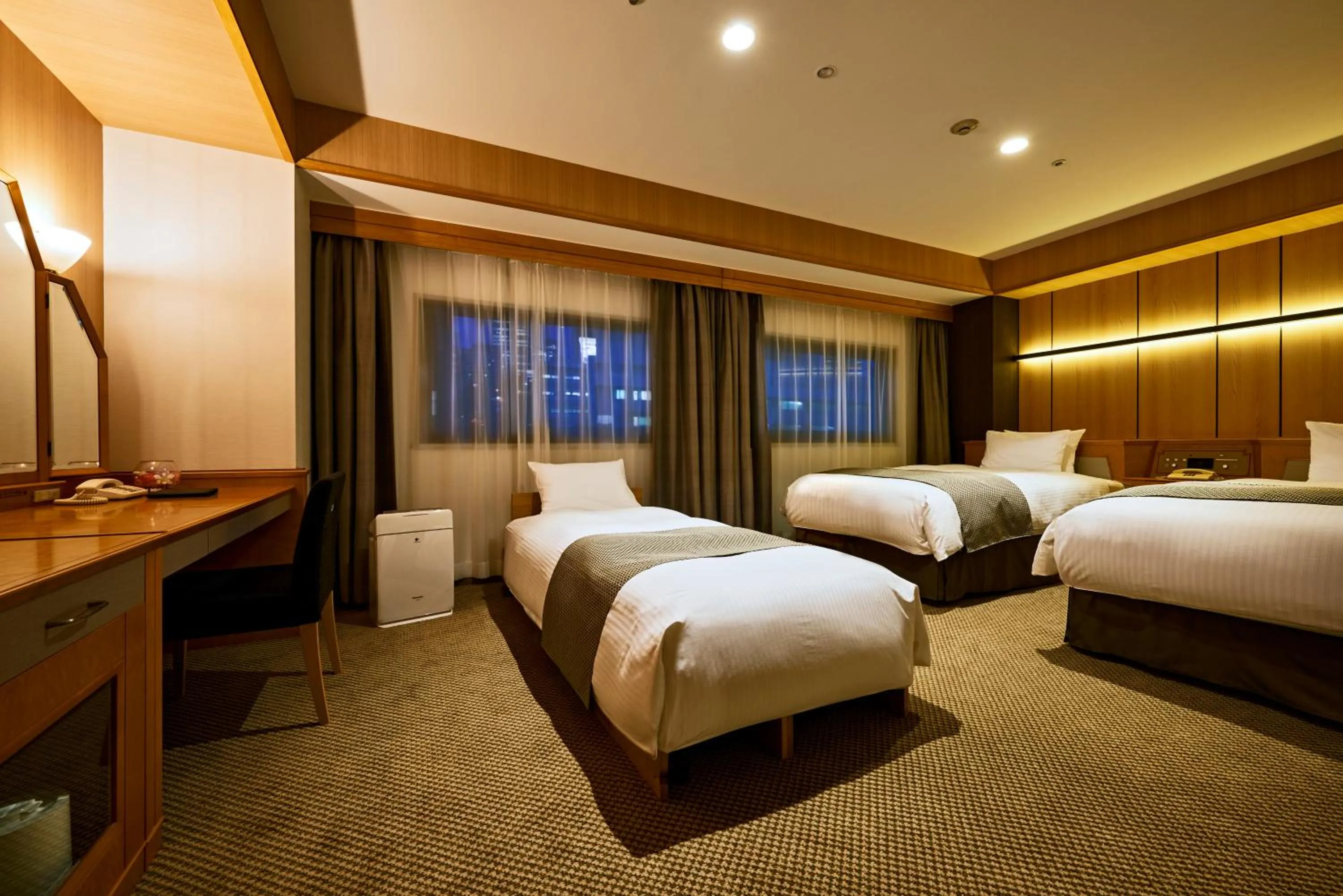 Bedroom, Bed in Sendai Kokusai Hotel