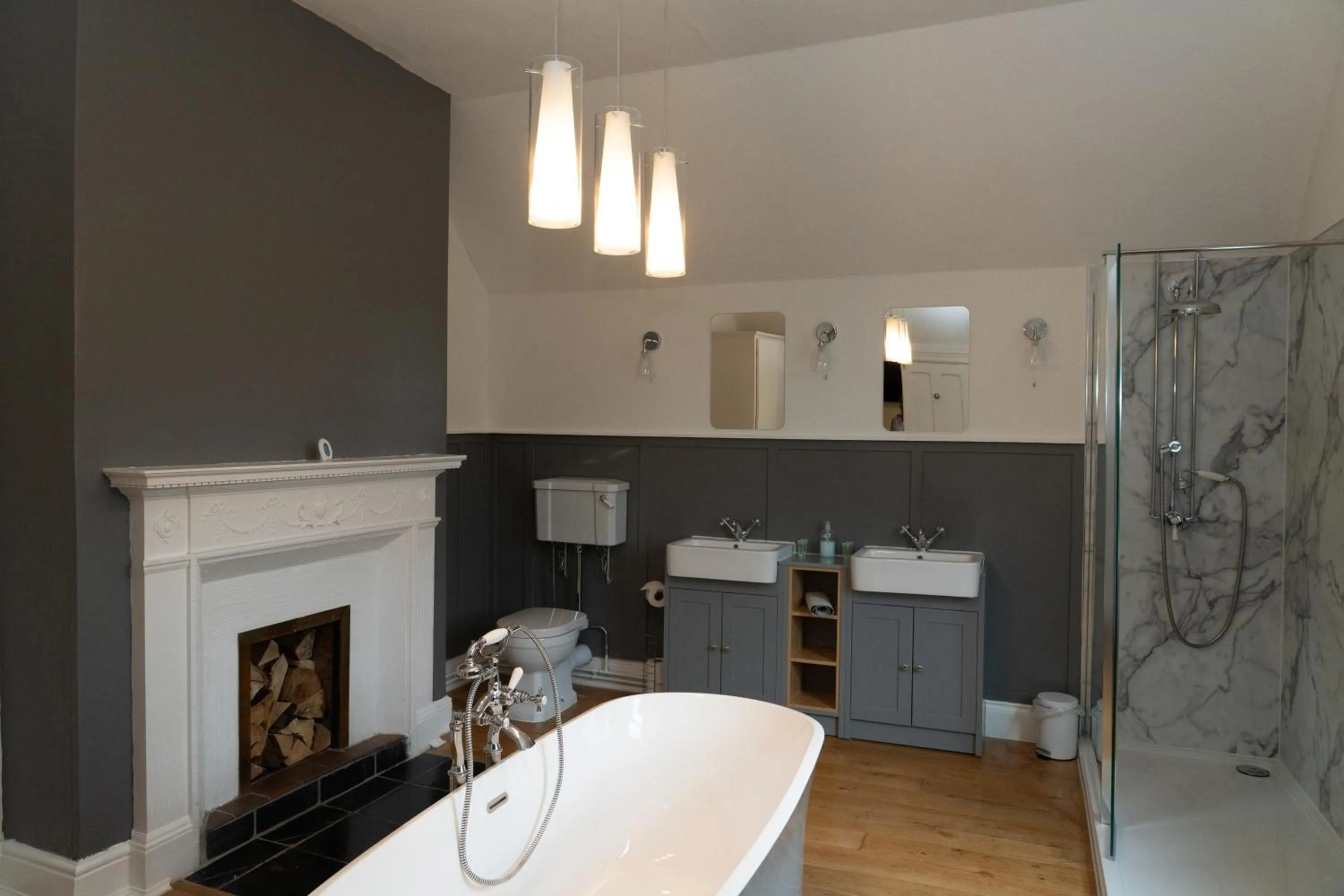 Bathroom in The Finch Hatton Arms