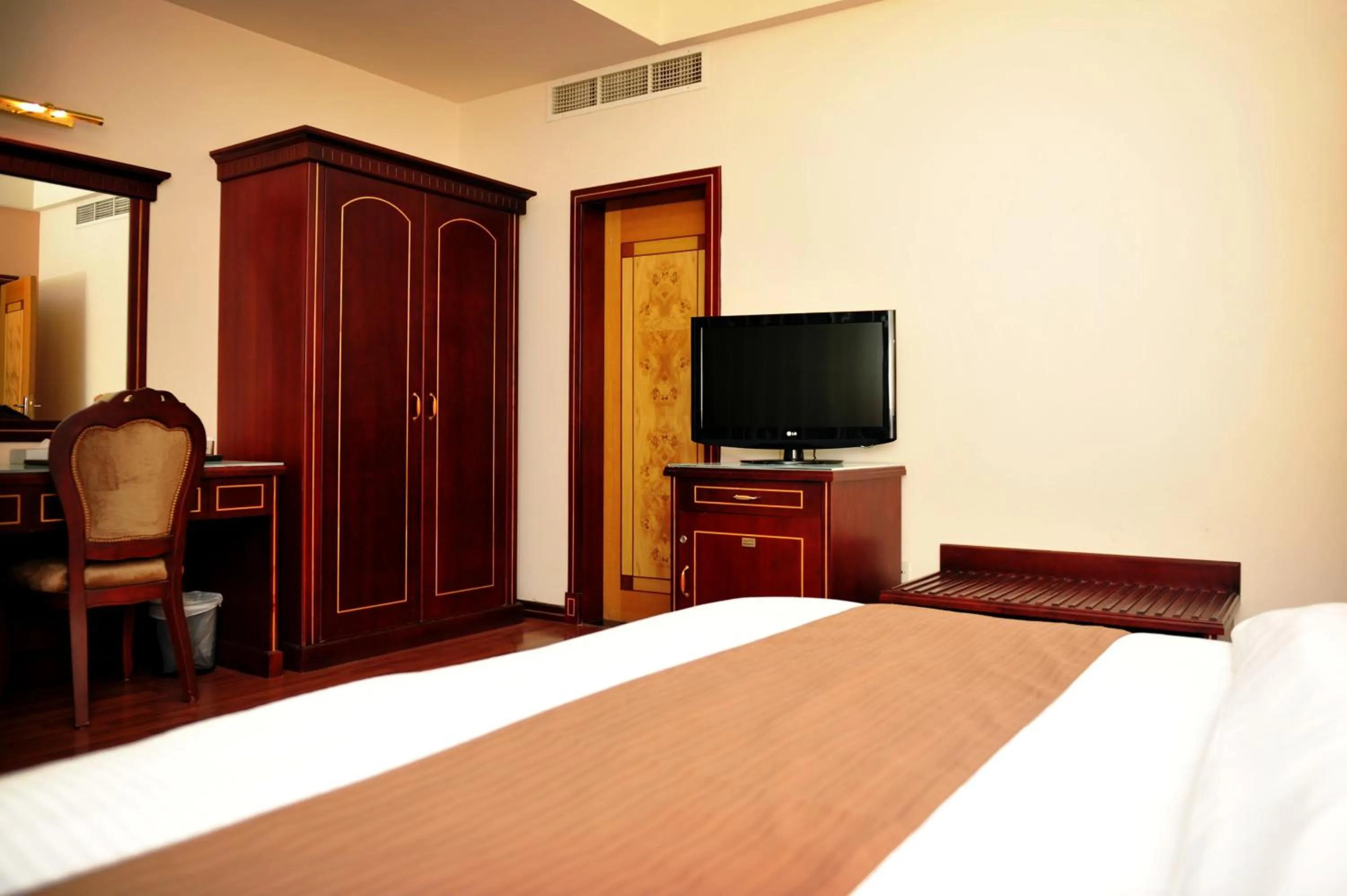 Photo of the whole room, Bed in Marco Polo Hotel