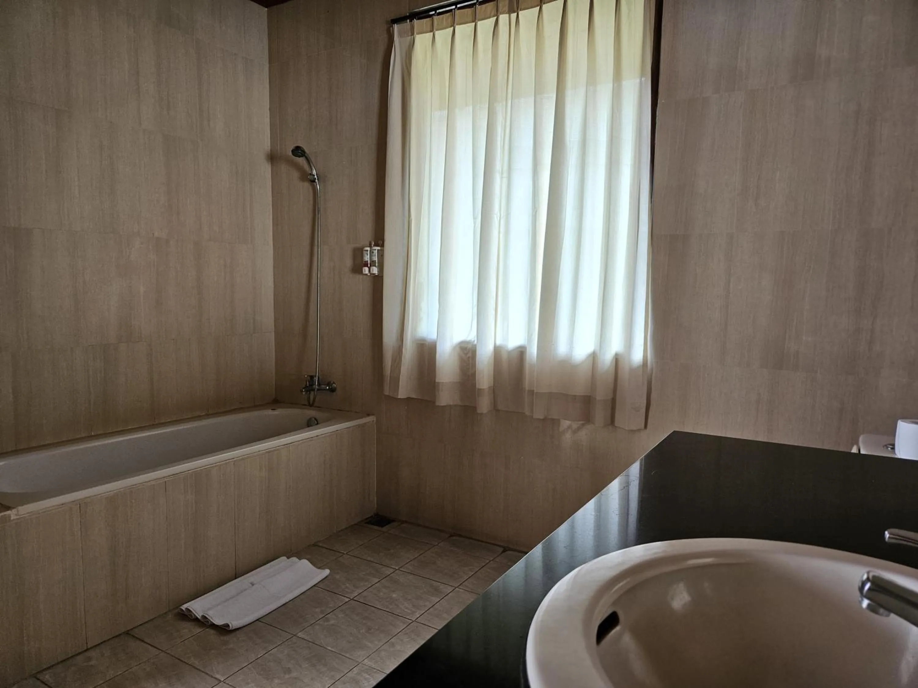 Bath in Putri Ayu Cottages
