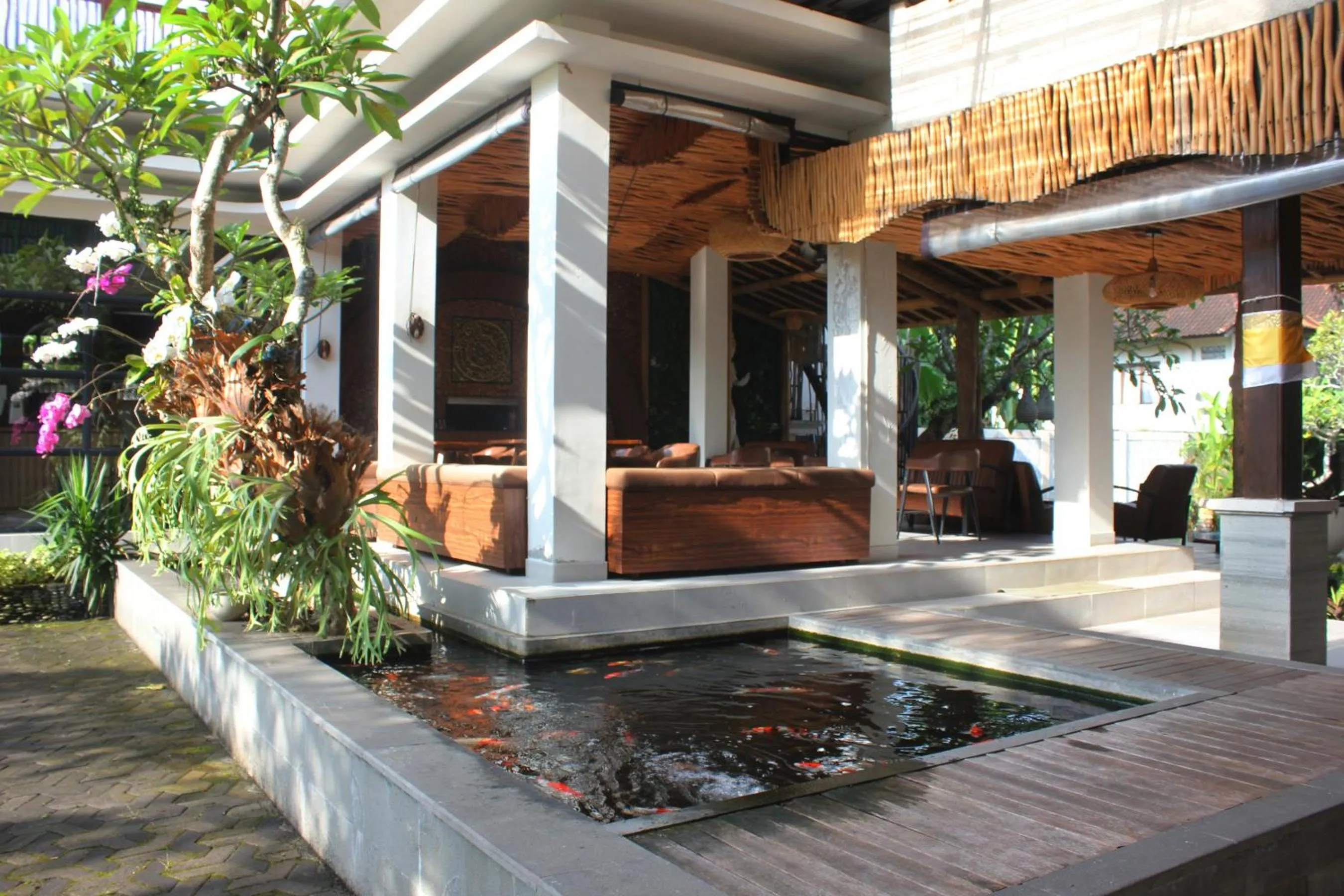 Restaurant/places to eat in Putri Ayu Cottages