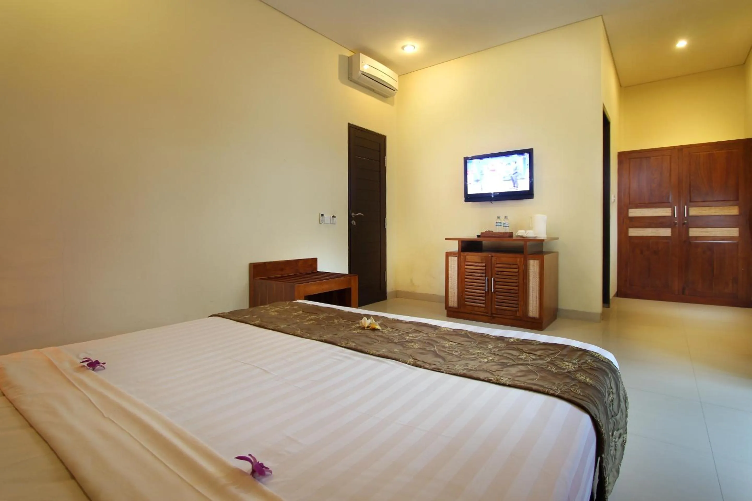 Bedroom, Bed in Putri Ayu Cottages