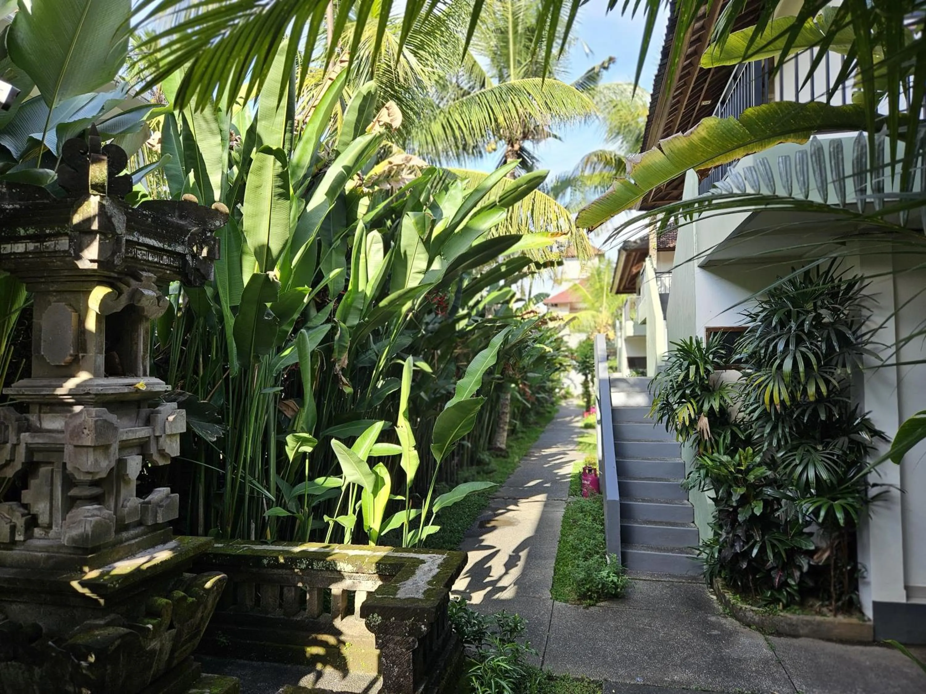 Garden in Putri Ayu Cottages