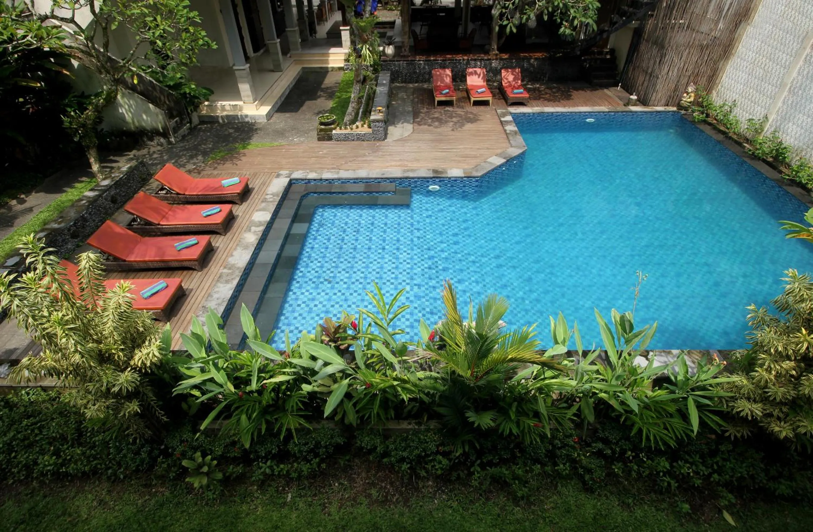 Swimming pool in Putri Ayu Cottages