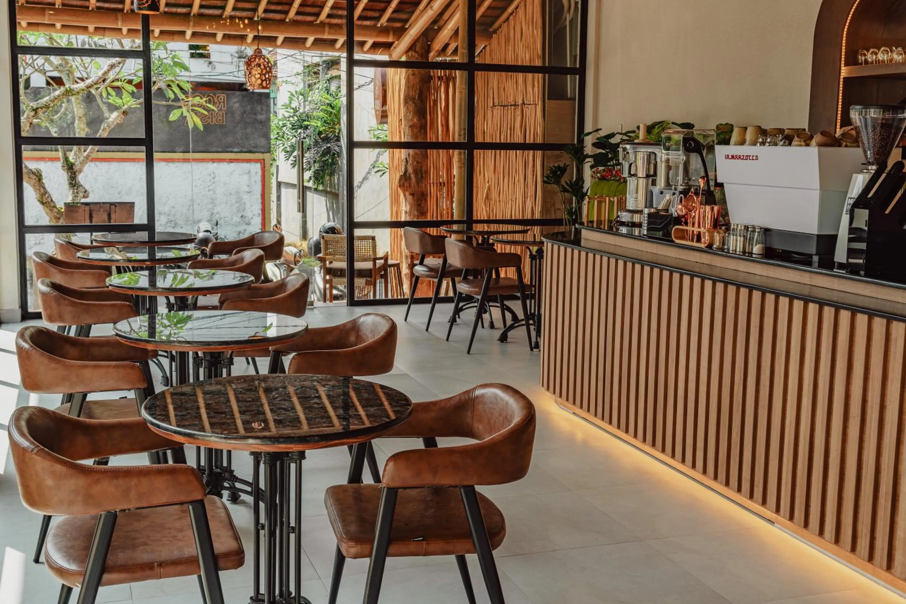 Restaurant/places to eat in Putri Ayu Cottages