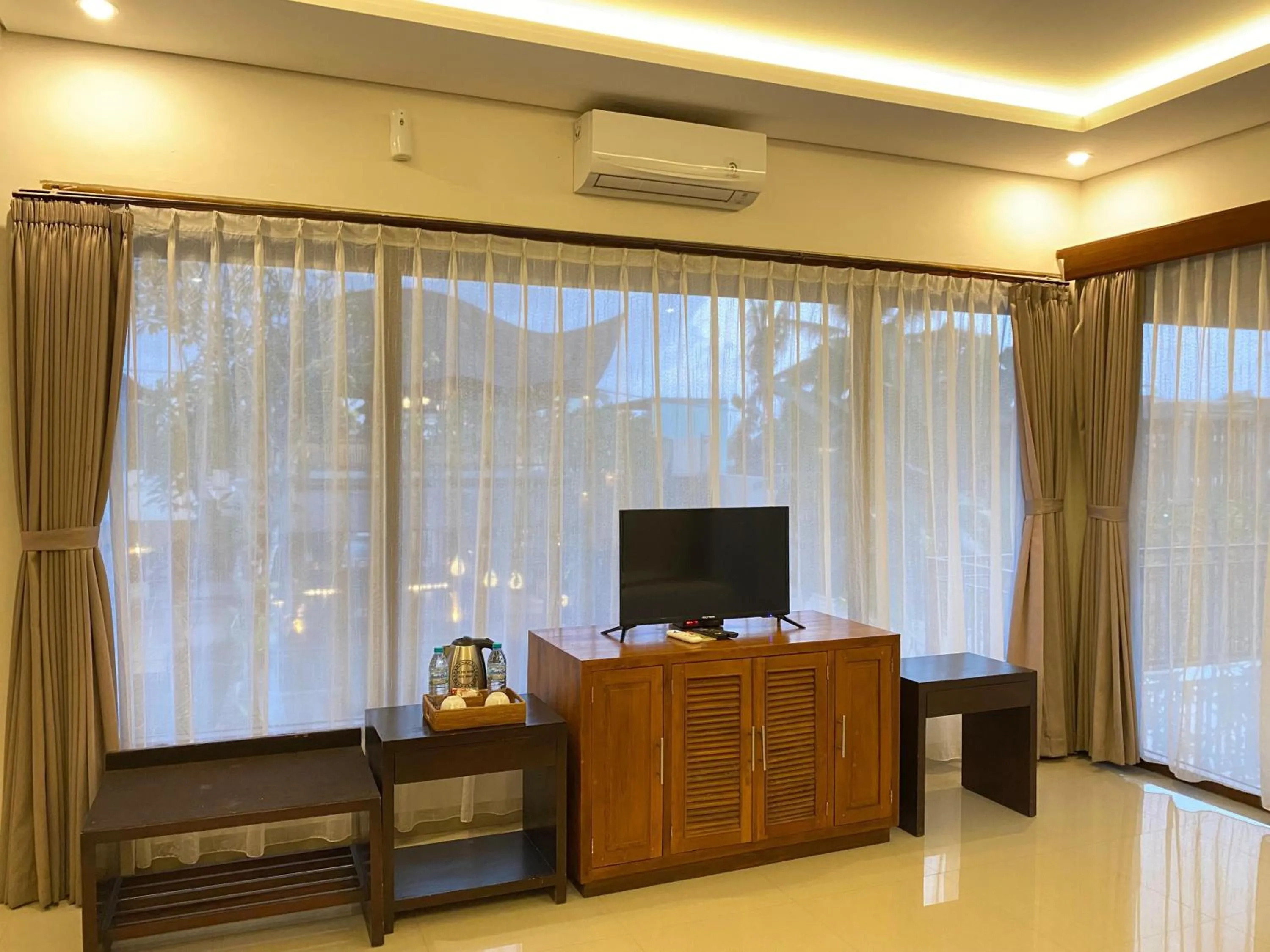 TV and multimedia in Putri Ayu Cottages
