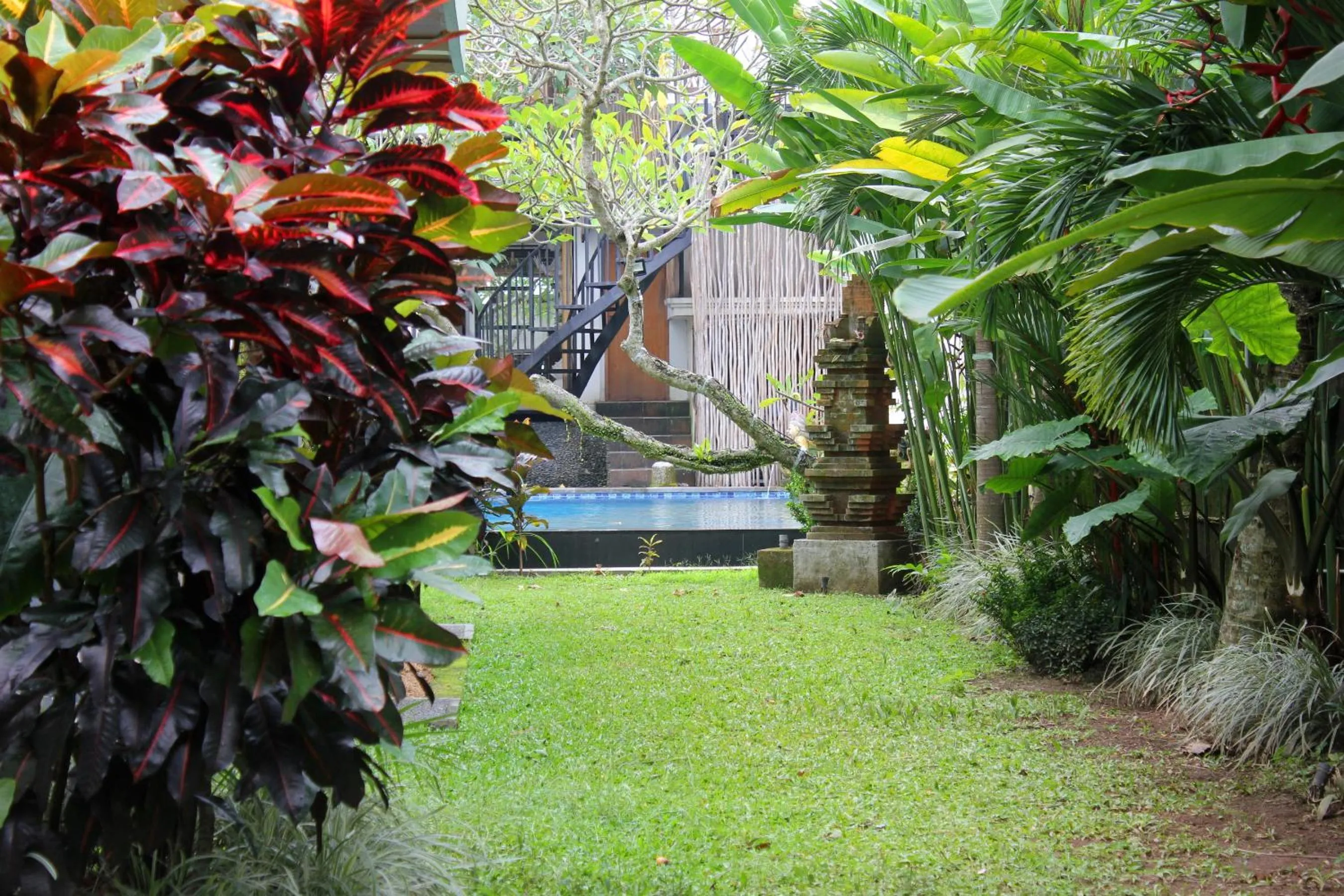 Garden in Putri Ayu Cottages
