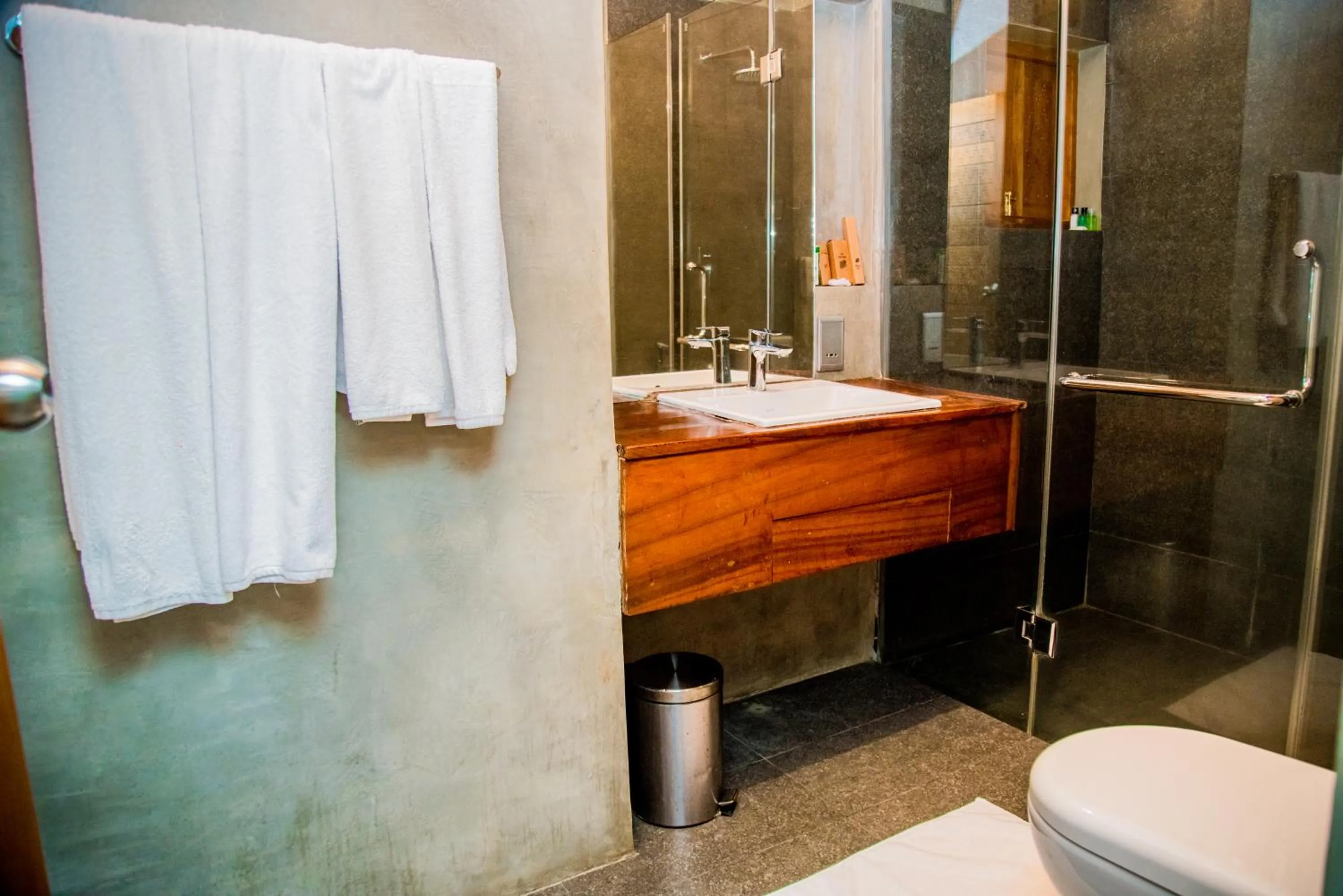 Shower in Lavendish Lake Giritale - Former Giritale Hotel