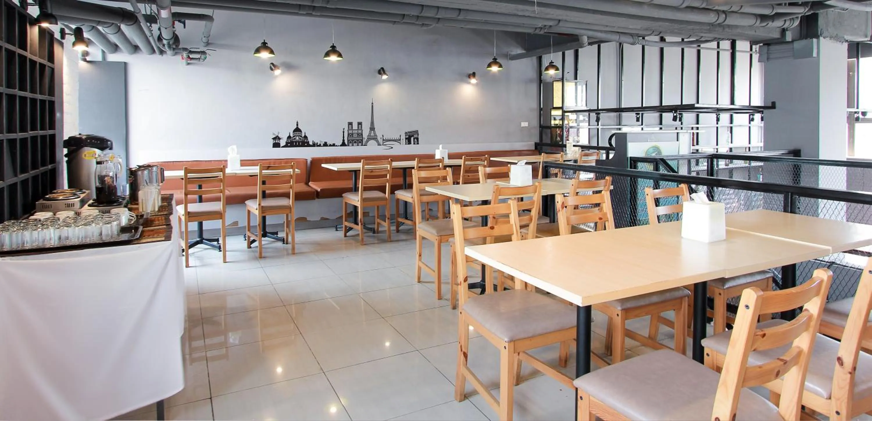 Restaurant/Places to Eat in D Varee Xpress Makkasan Hotel