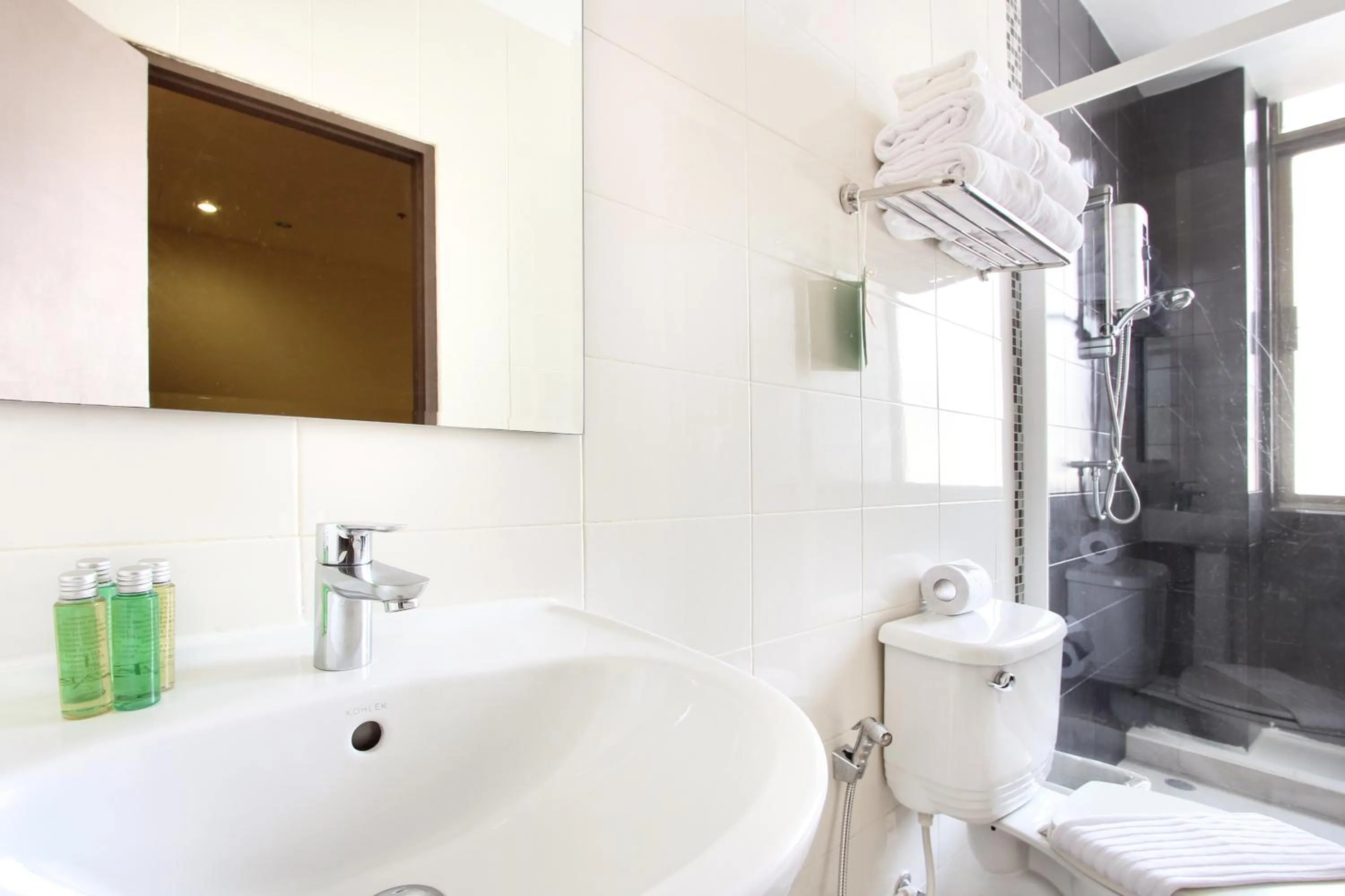 Bedroom, Bathroom in D Varee Xpress Makkasan Hotel