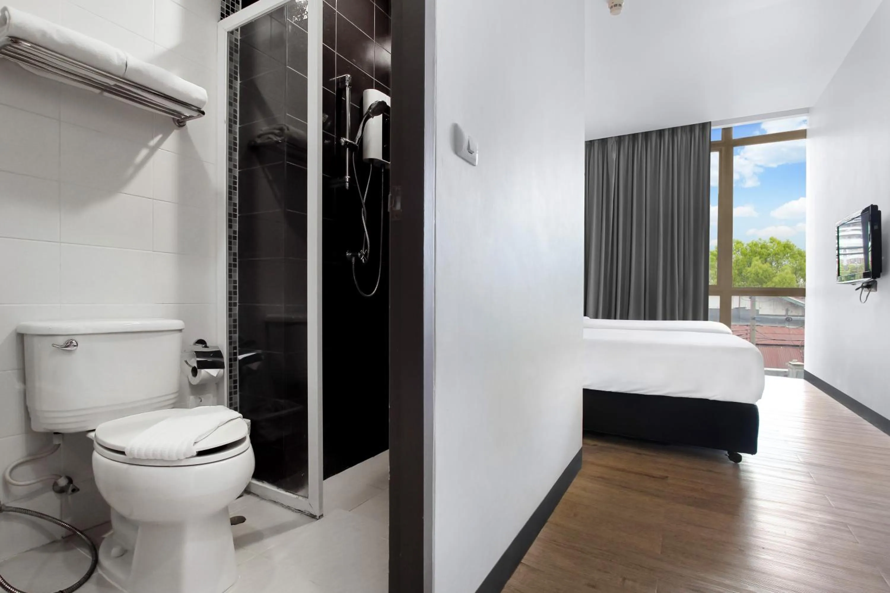 Bedroom, Bathroom in D Varee Xpress Makkasan Hotel