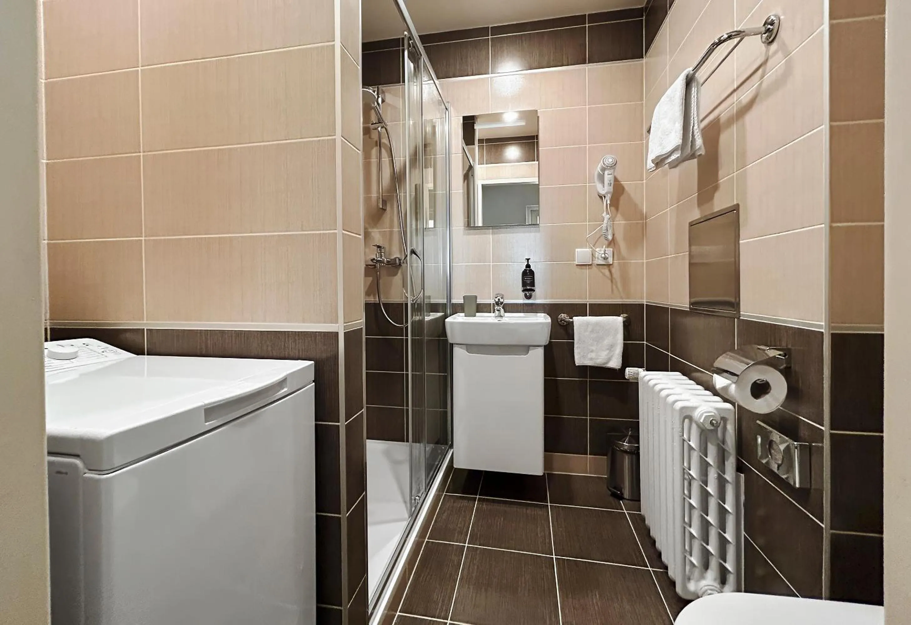 Shower in Hotel Orion