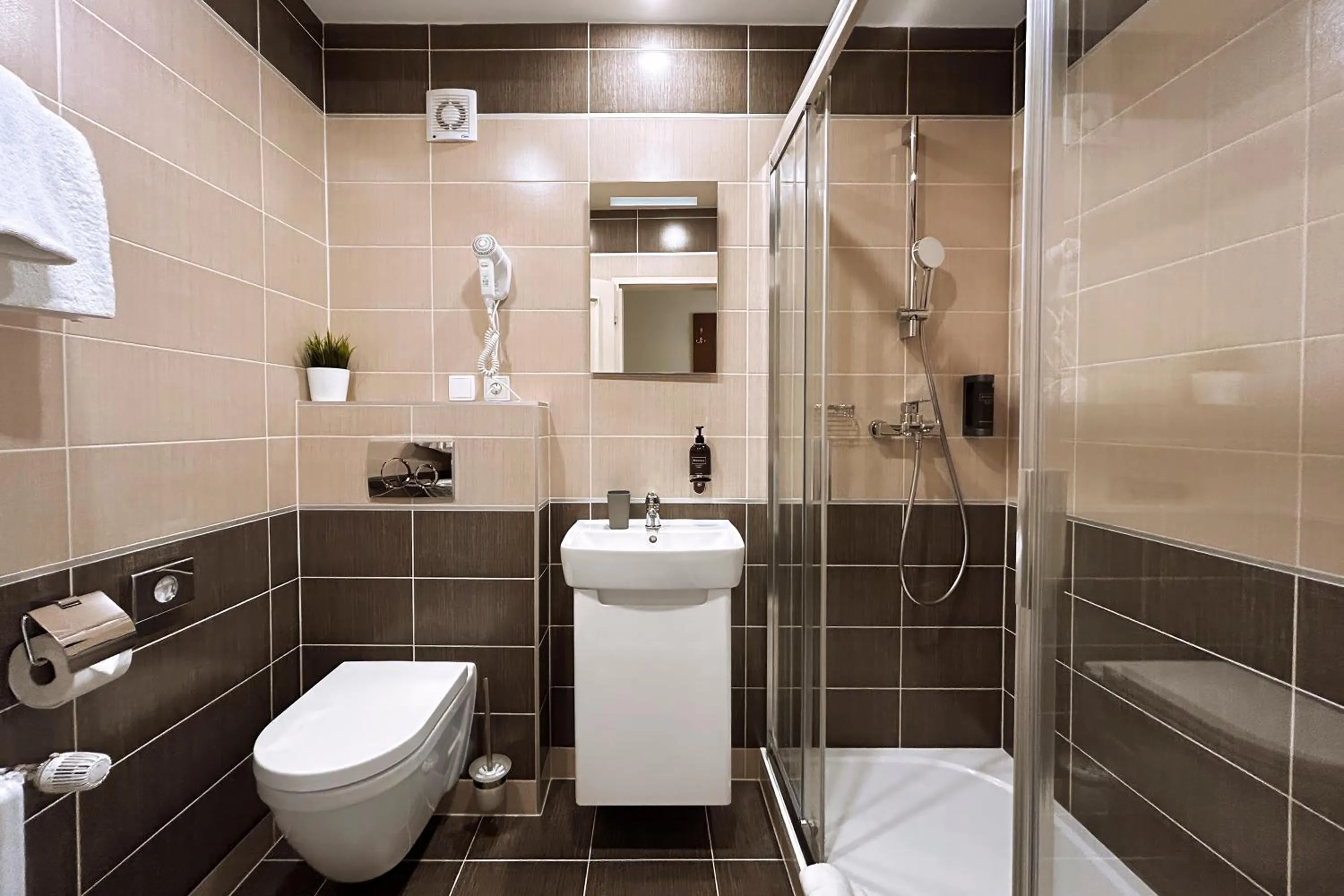 Shower in Hotel Orion