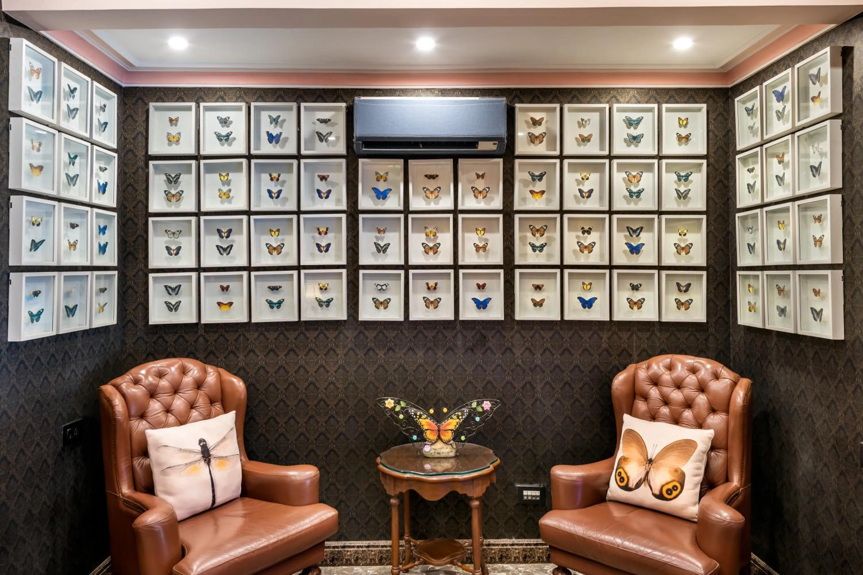 Seating area in Mayfair Lagoon