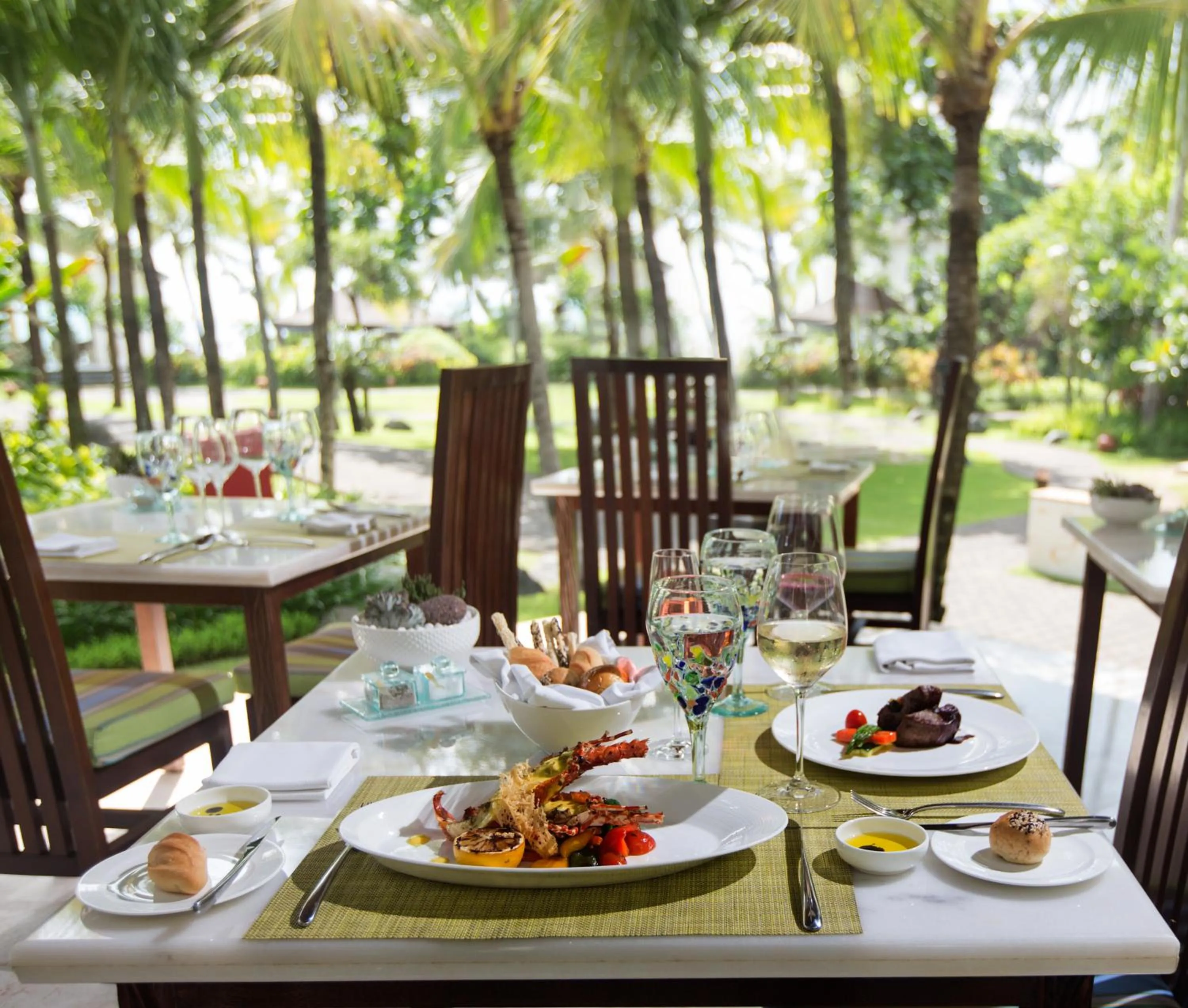 Food and drinks in The Seminyak Beach Resort & Spa