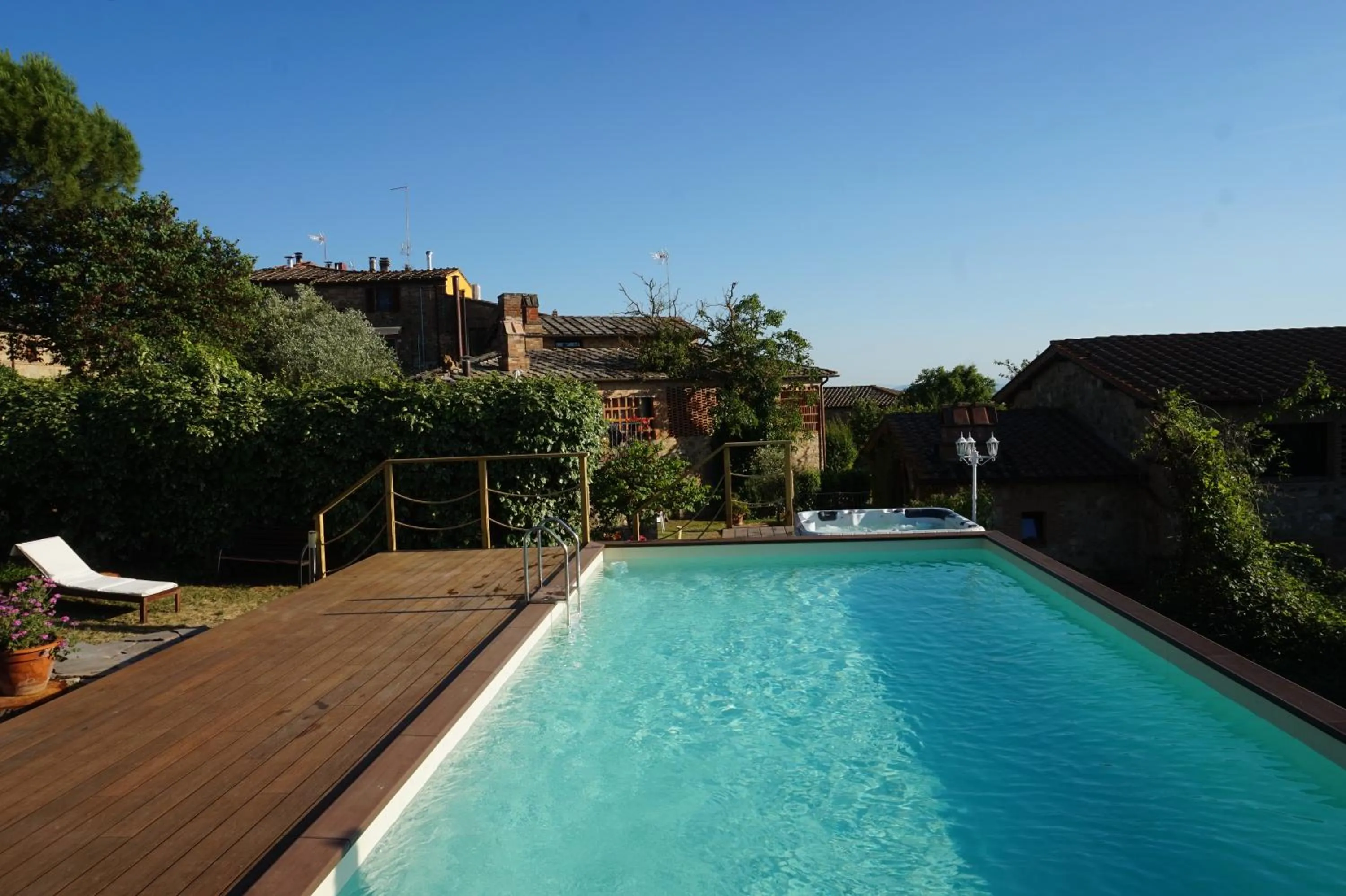 Pool view in Casa Lucia in Chianti