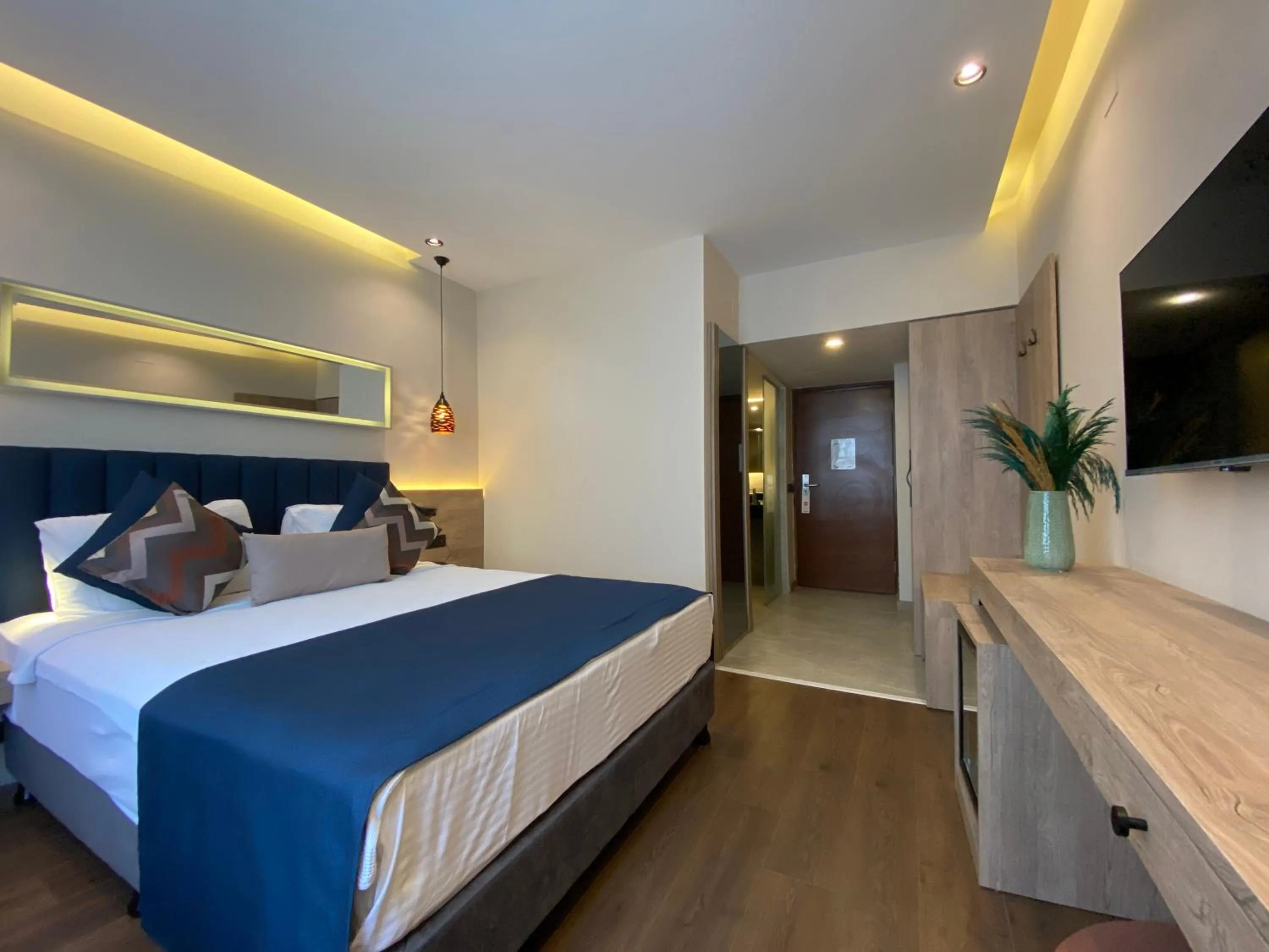 Photo of the whole room, Bed in Nobel Hotel