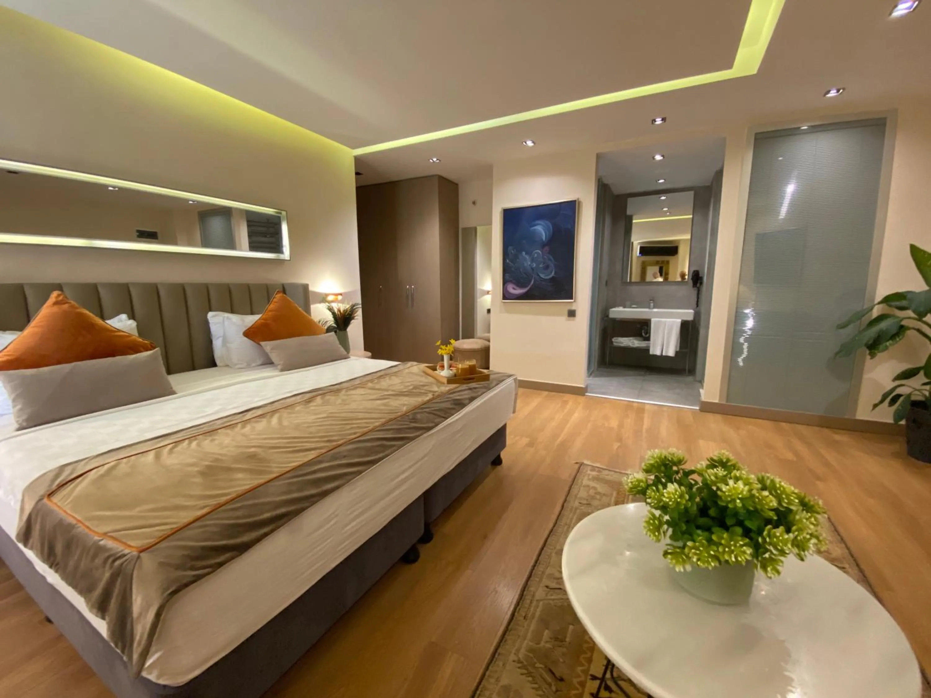 Photo of the whole room, Bed in Nobel Hotel