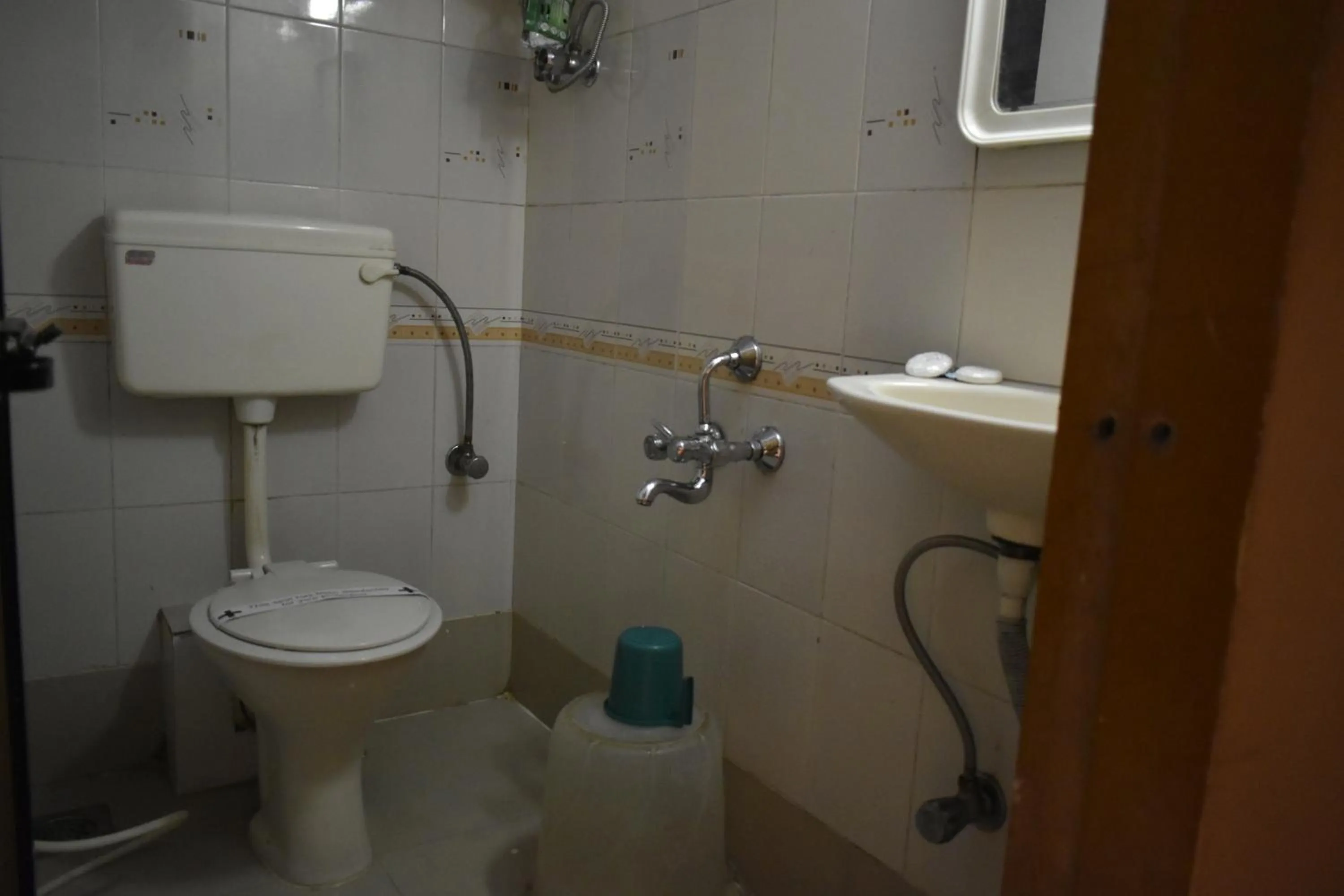 Bathroom in Hotel Arma Court - Near US Embassy, BKC