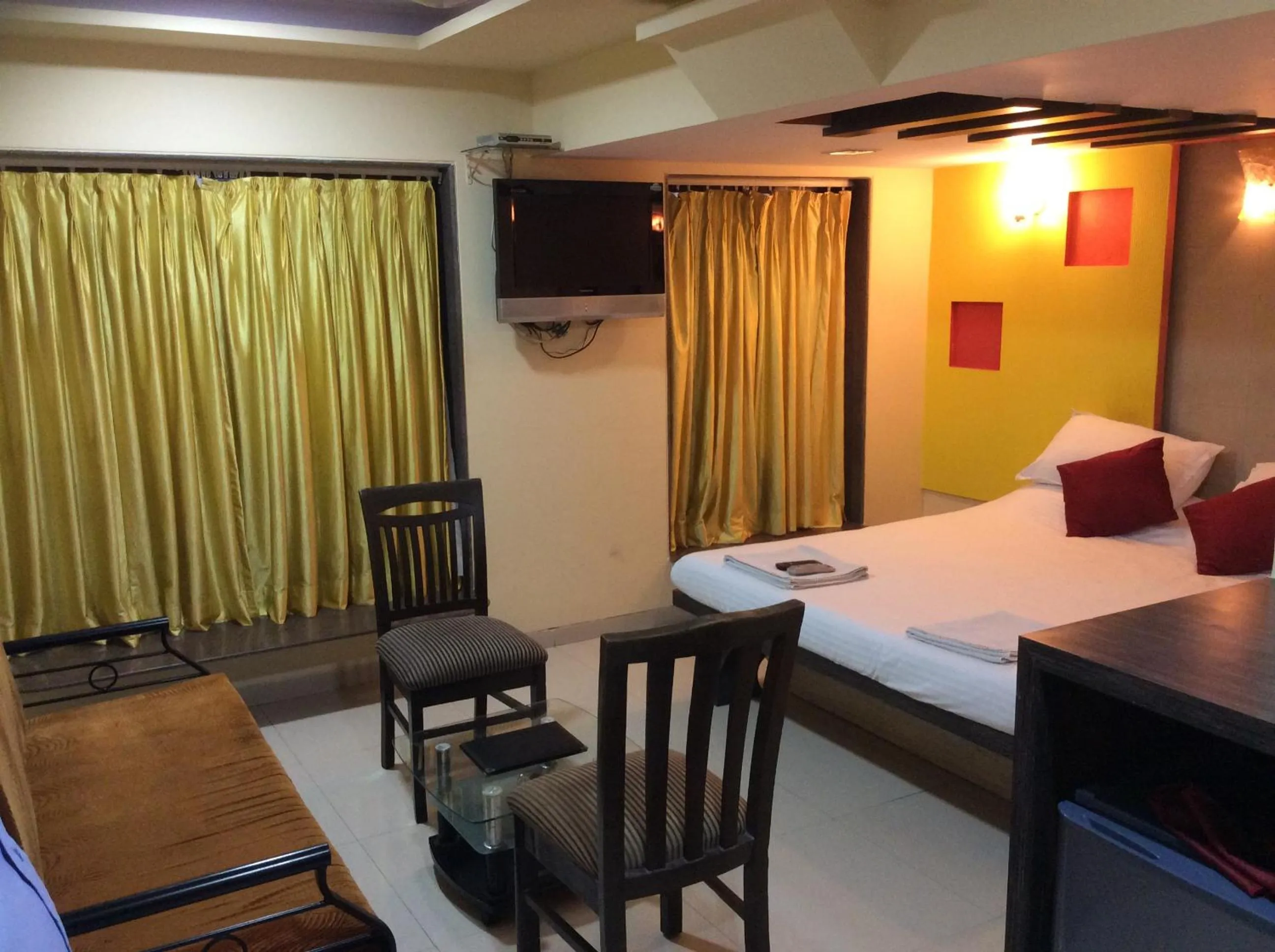Bedroom, Bed in Hotel Arma Court - Near US Embassy, BKC