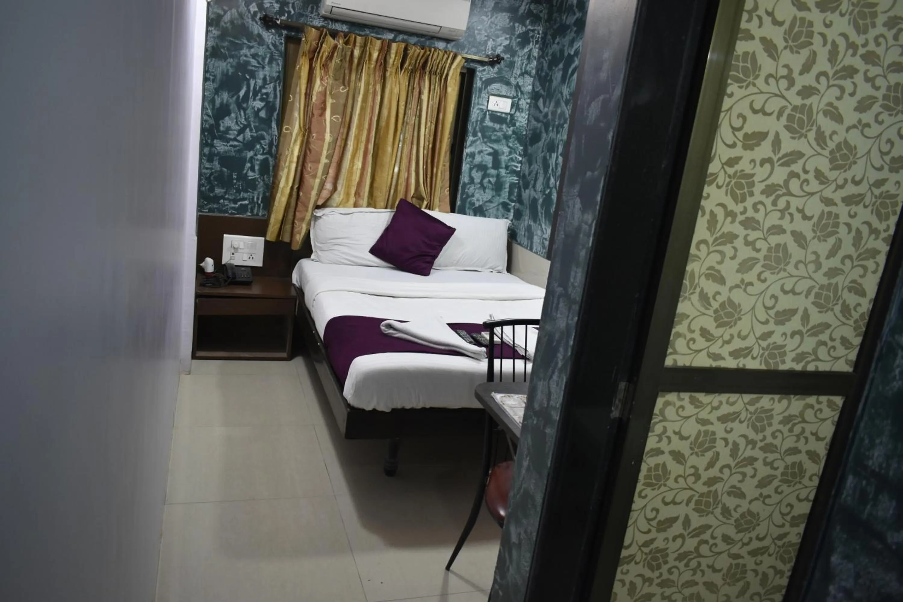 Bedroom, Bed in Hotel Arma Court - Near US Embassy, BKC