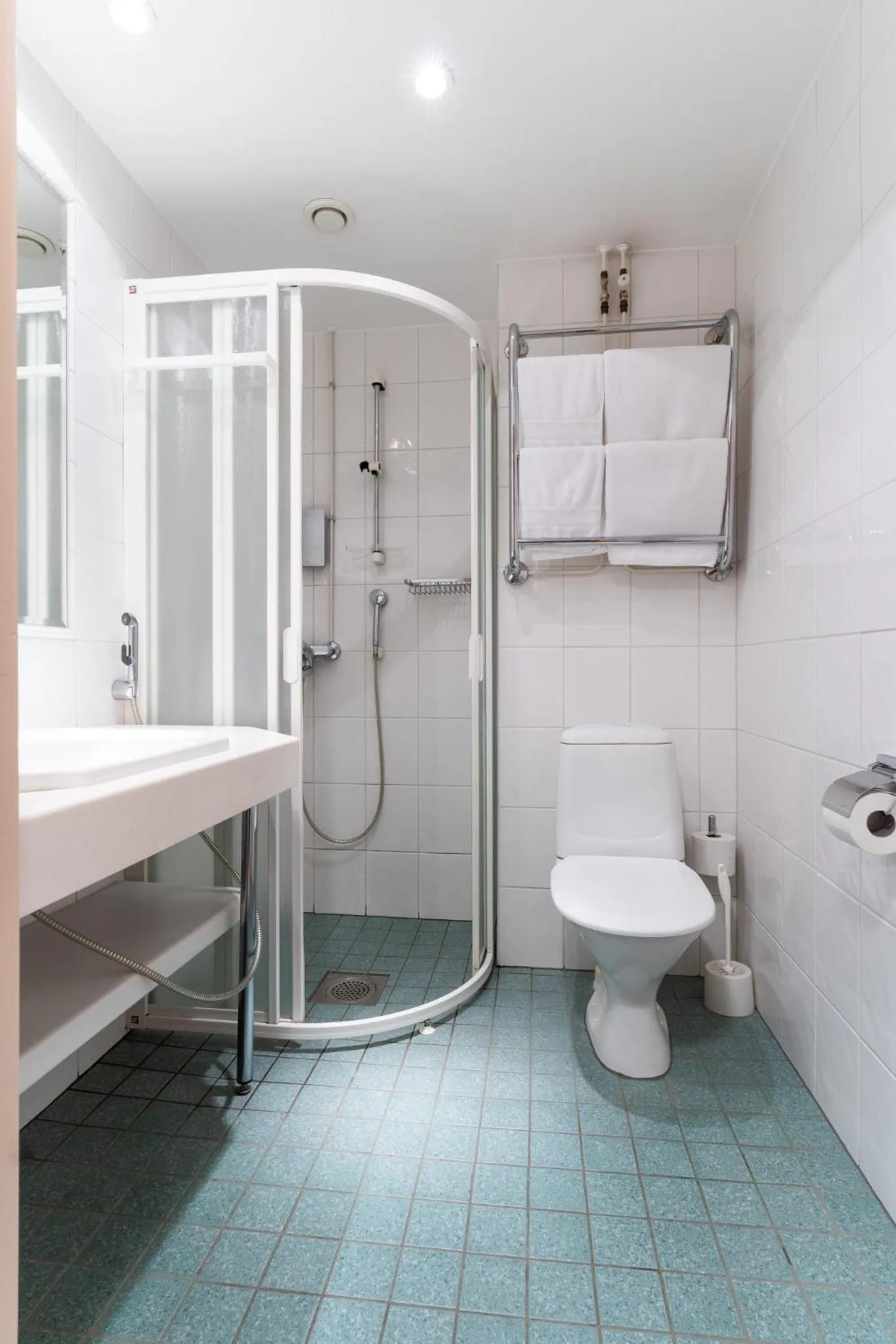 Shower in Hotel Fjalar