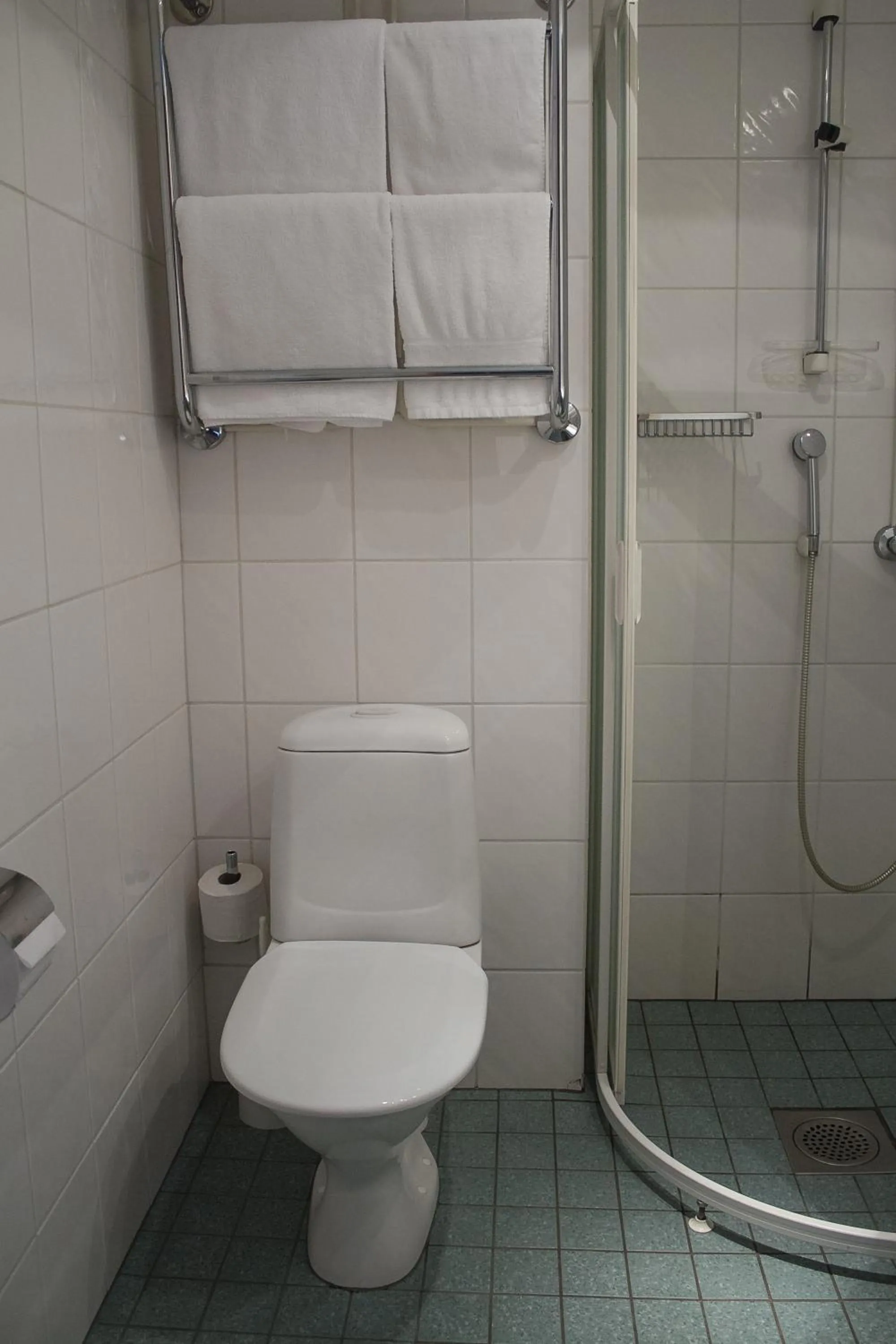 Toilet in Hotel Fjalar